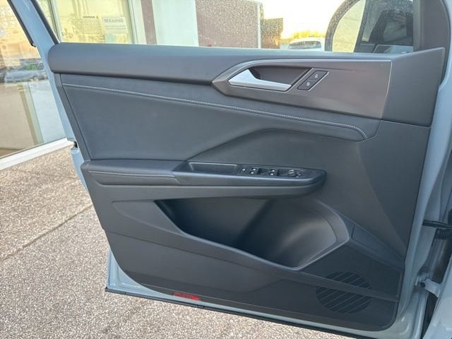 2026 Volkswagen Taos SE Black - Photo 12