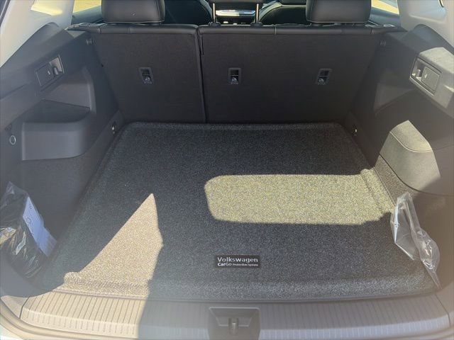 2026 Volkswagen Tiguan SE - Photo 11
