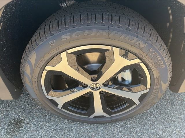 2026 Volkswagen Tiguan SE - Photo 9
