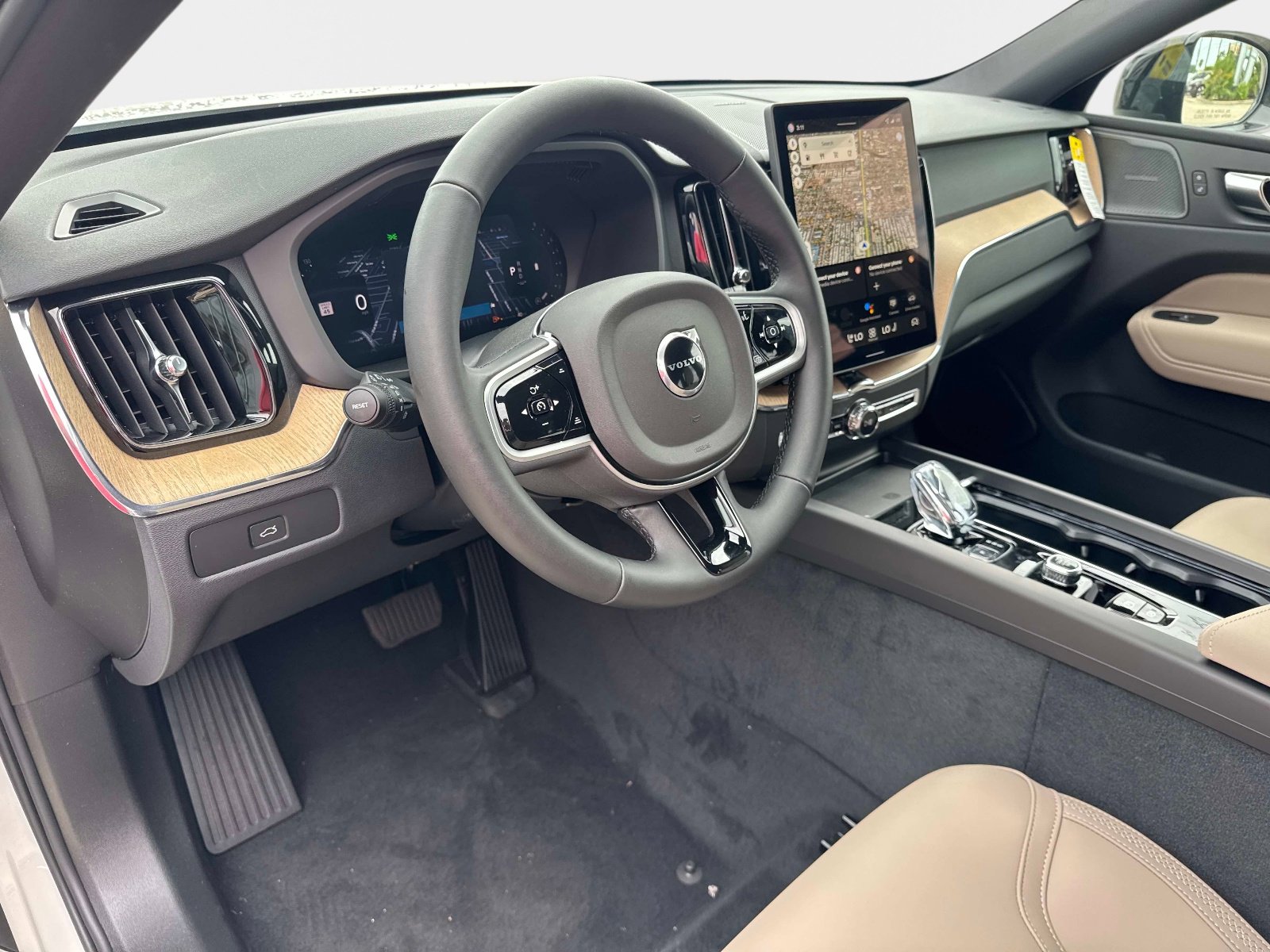 2026 Volvo XC60 Plus - Photo 21