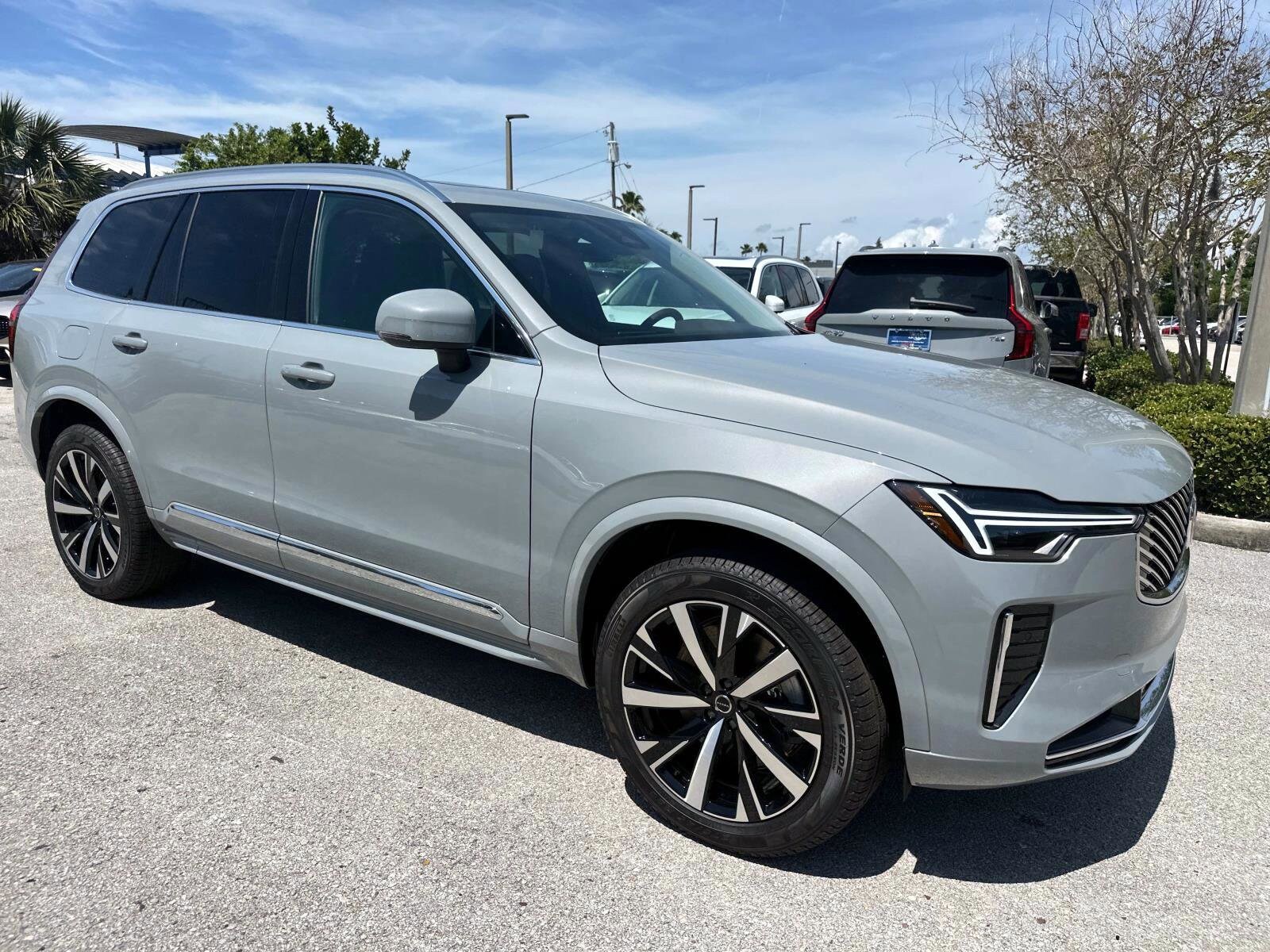 2025 Volvo XC90 T8 Core photo 2