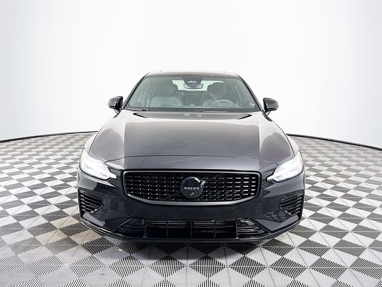 2024 Volvo S60 Recharge Ultimate Black Edition photo 2