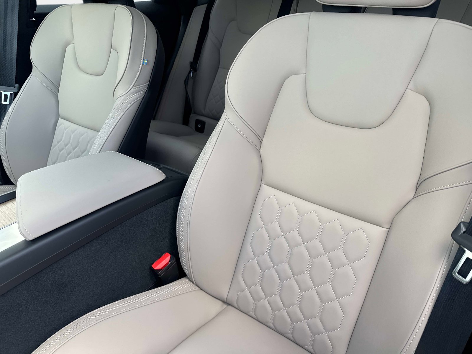 2026 Volvo XC60 Plus - Photo 19