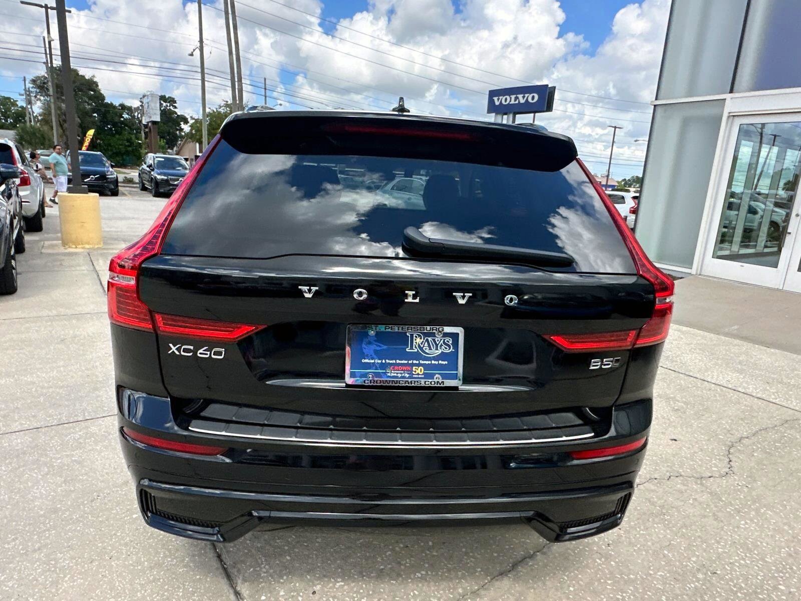 2025 Volvo XC60 B5 Plus photo 4