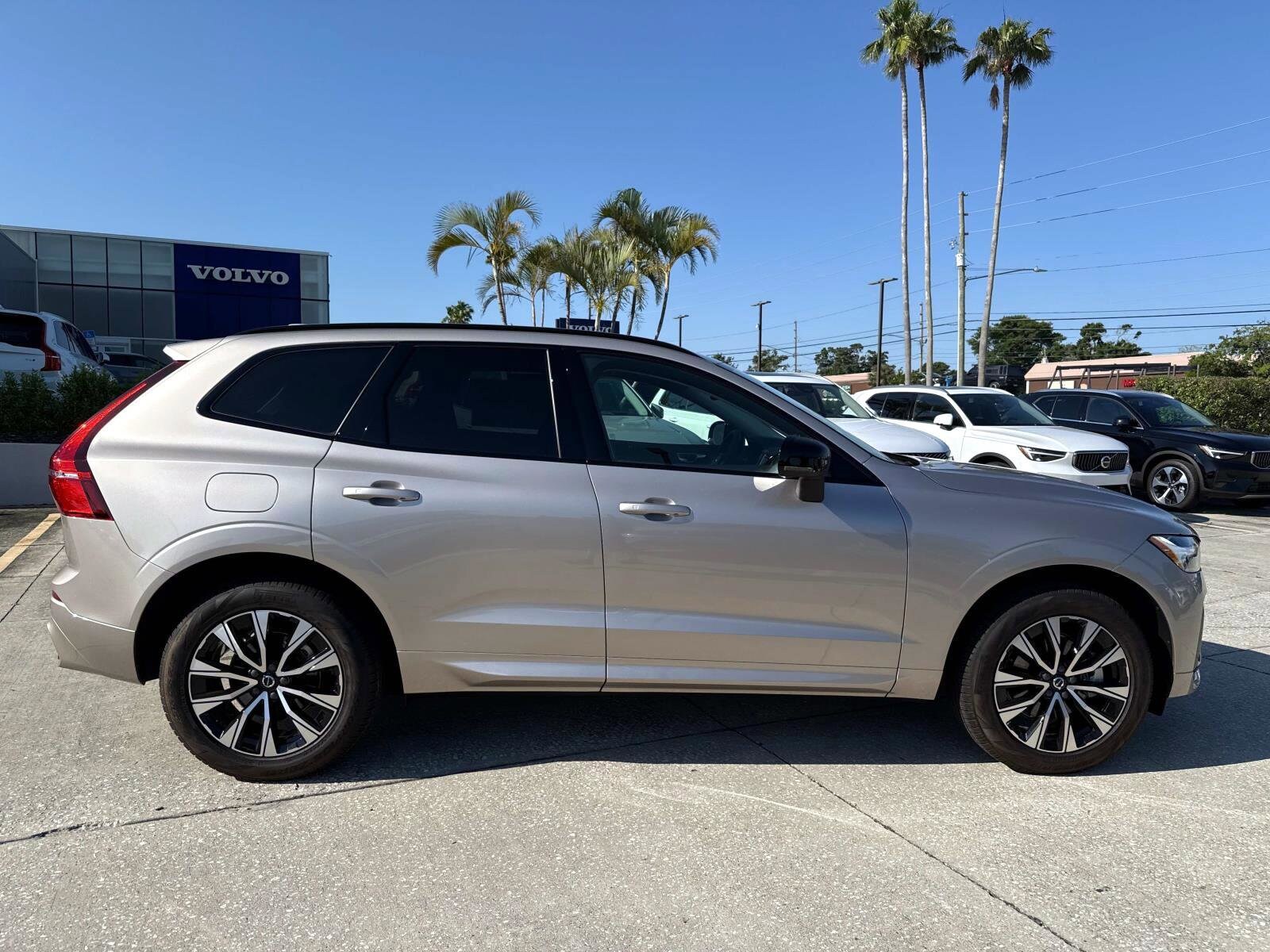 2025 Volvo XC60 B5 Core photo 3