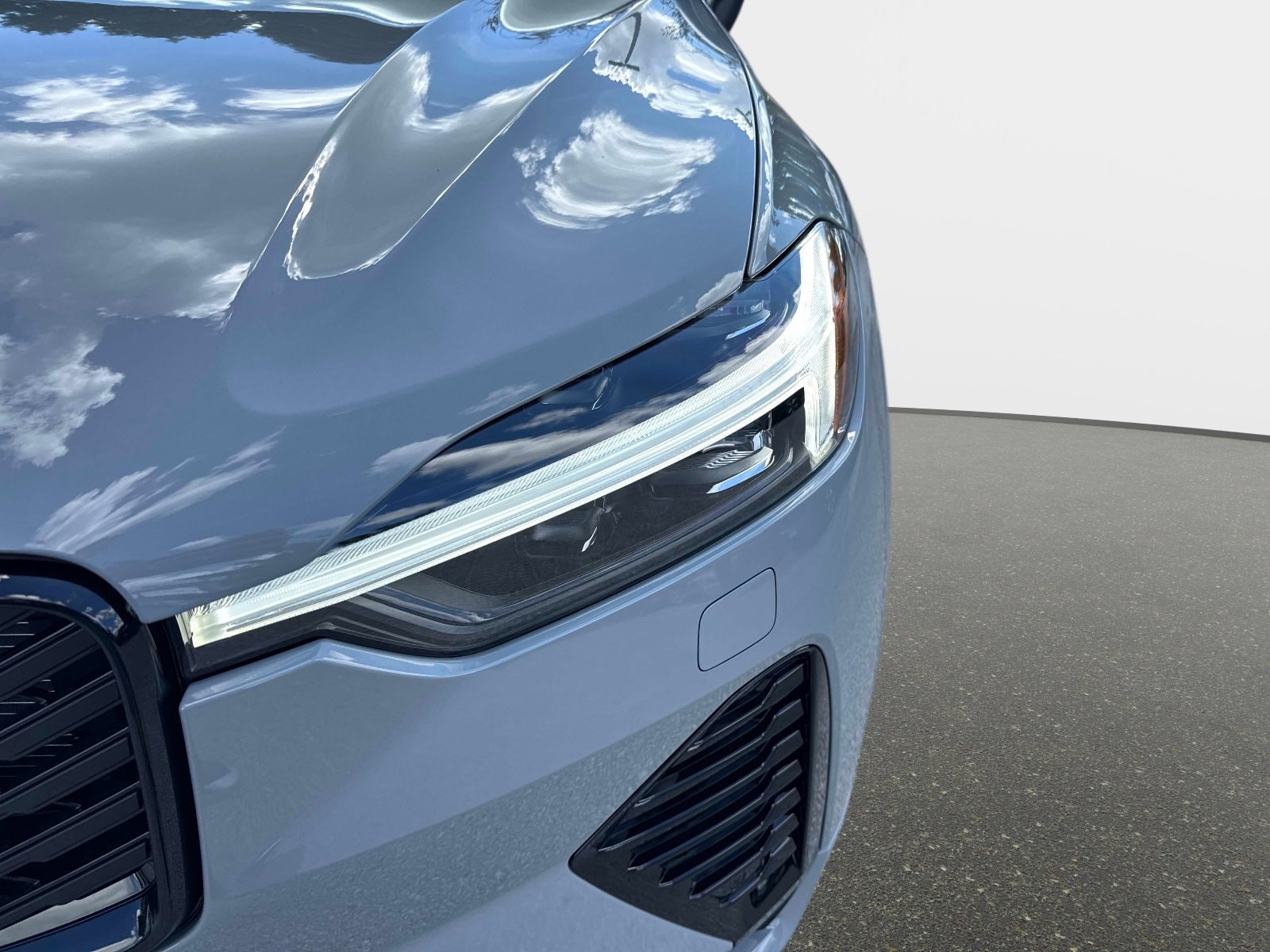 2026 Volvo XC60 Plus - Photo 9