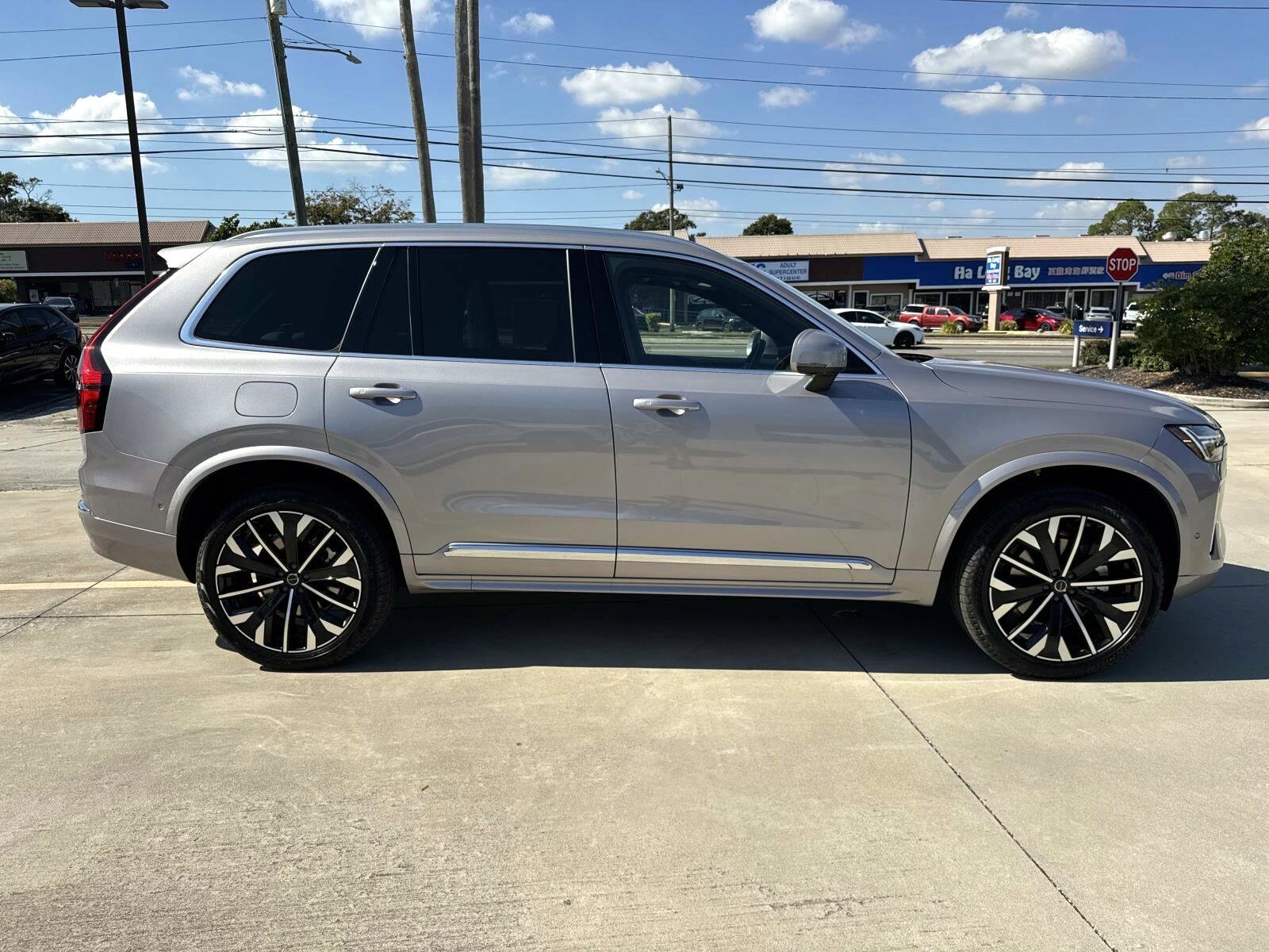 2026 Volvo XC90 Plus photo 3