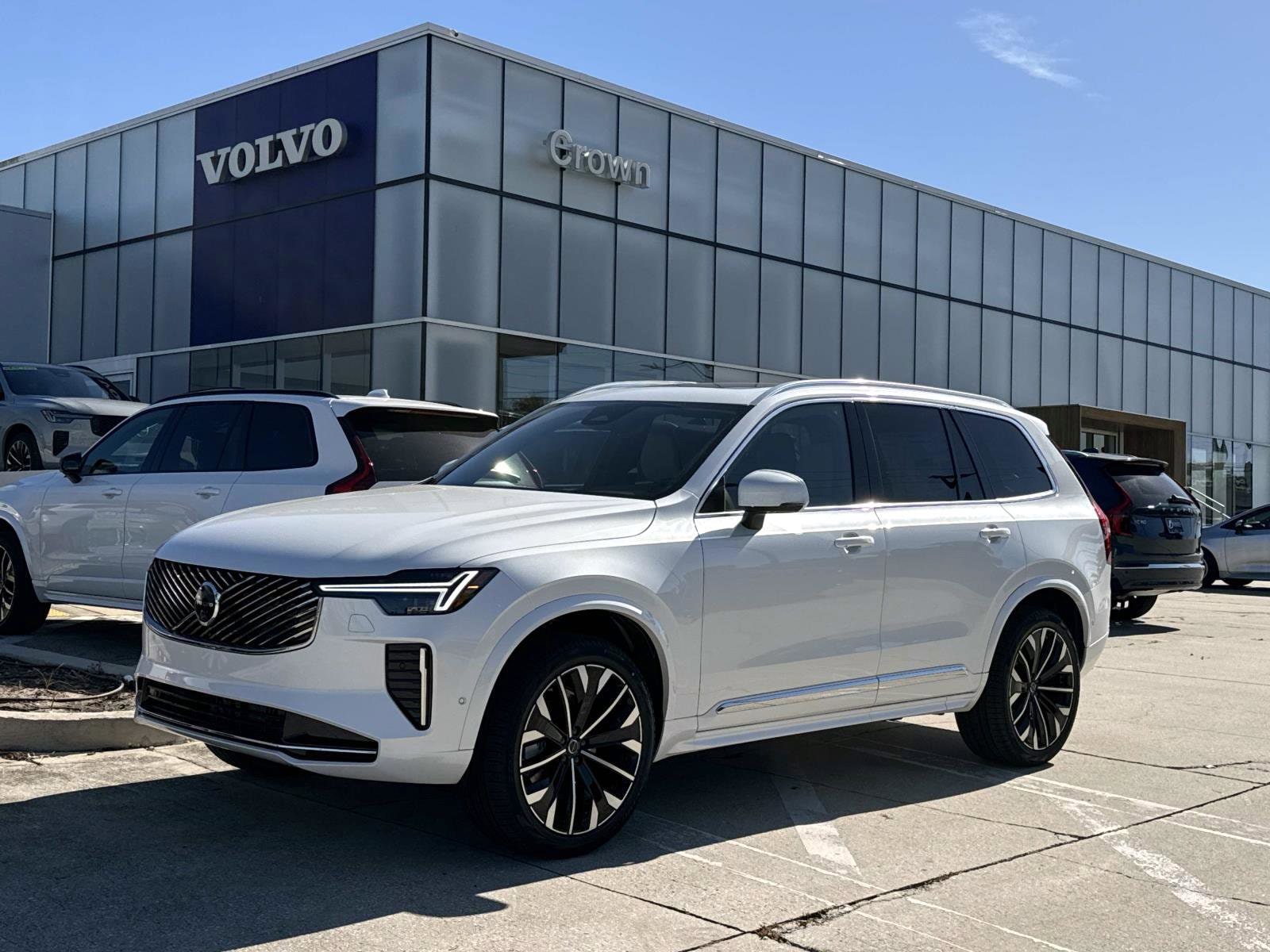 2026 Volvo XC90 Plus's photo