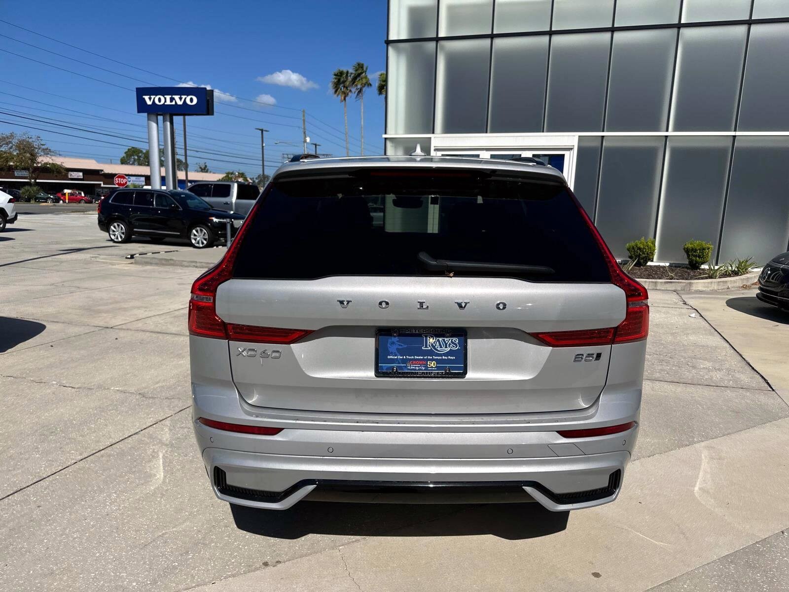 2025 Volvo XC60 B5 Core photo 4