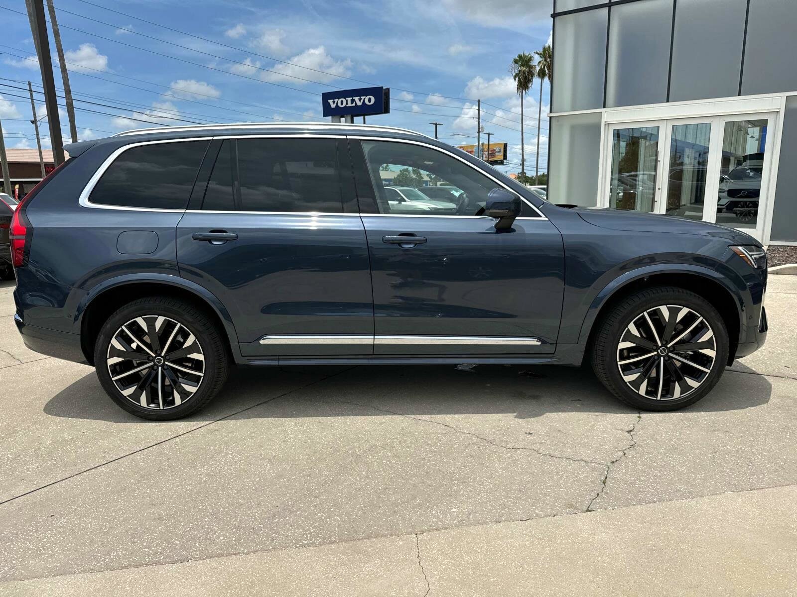 2026 Volvo XC90 Plus photo 3