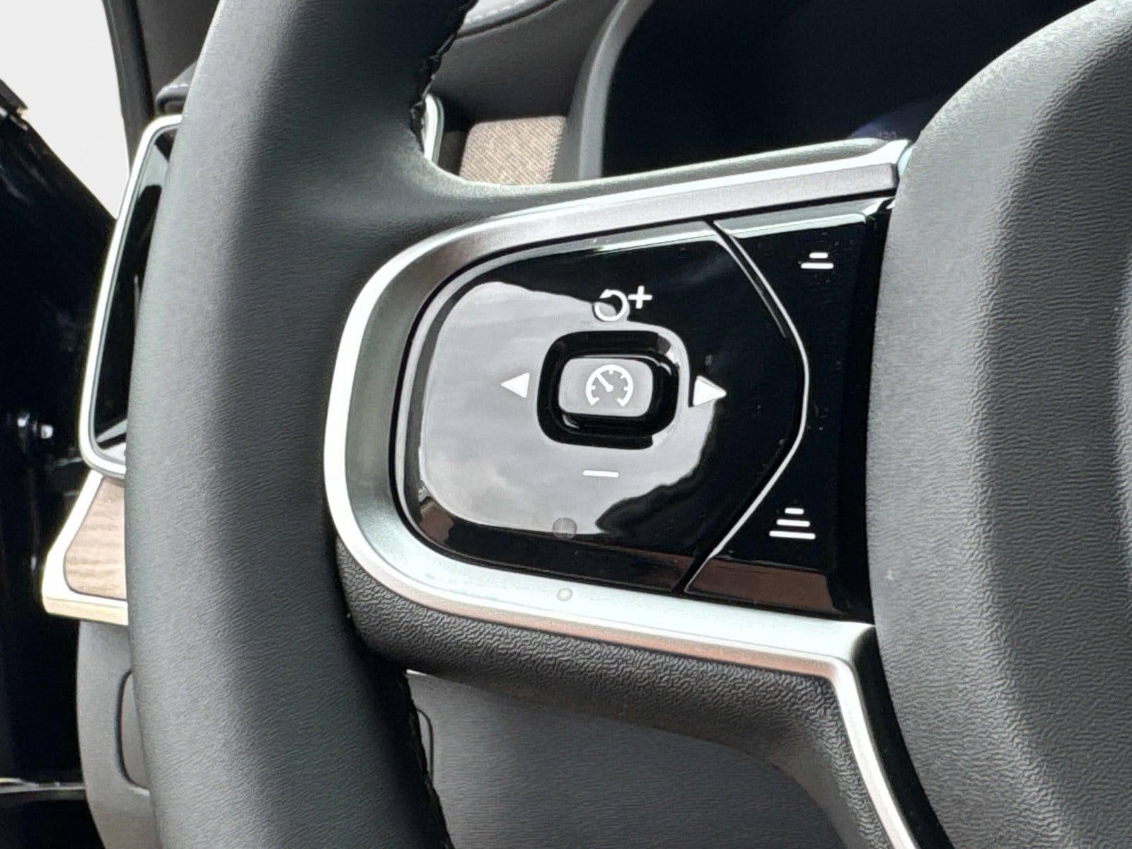 2026 Volvo XC90 Plus - Photo 30