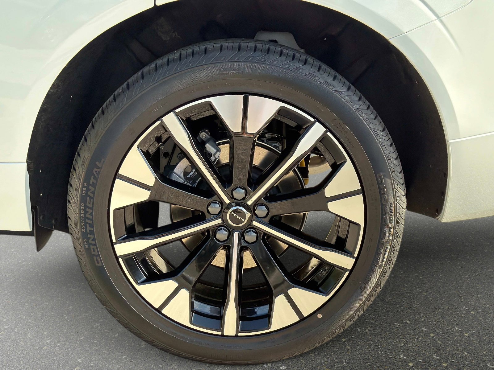 2026 Volvo XC60 Plus - Photo 9