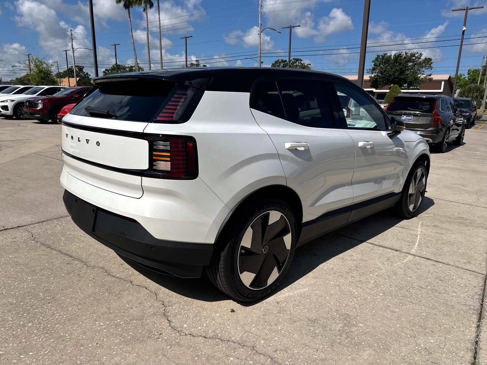 2025 Volvo EX30 Plus photo 4