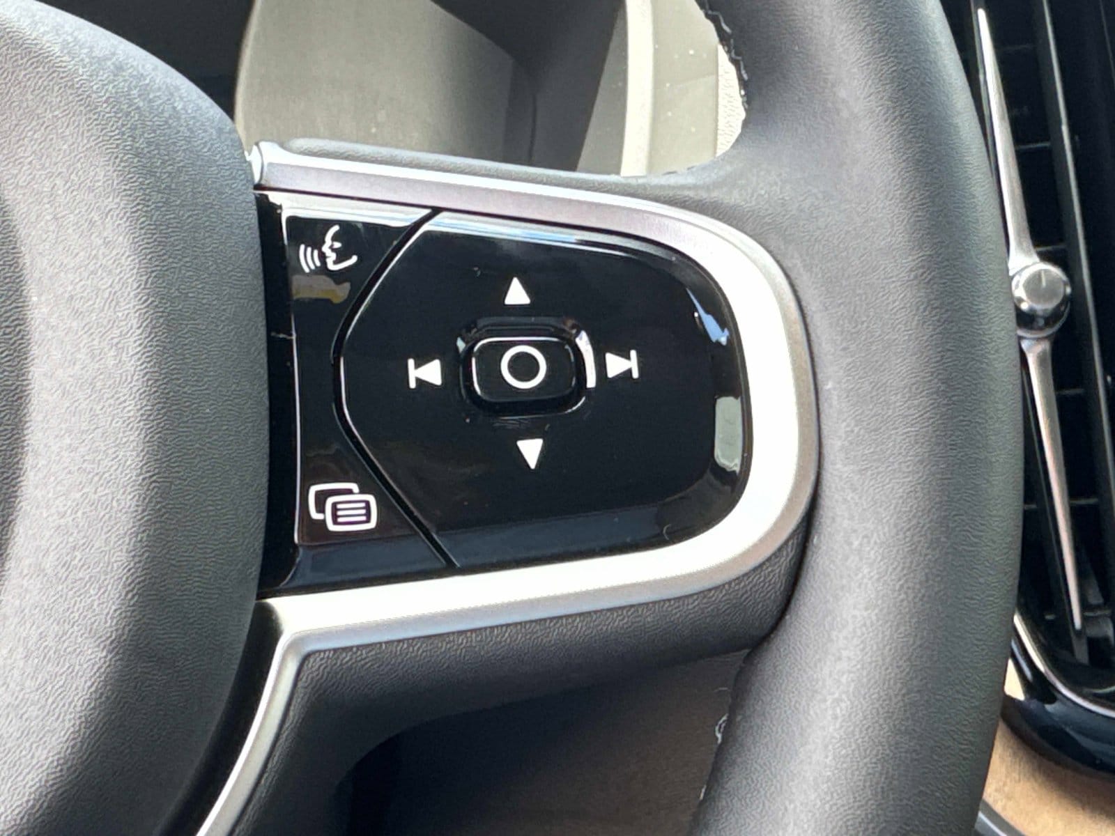 2026 Volvo XC60 Core - Photo 30