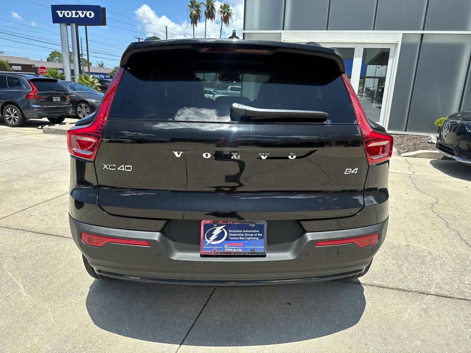 2026 Volvo XC40 Plus photo 4