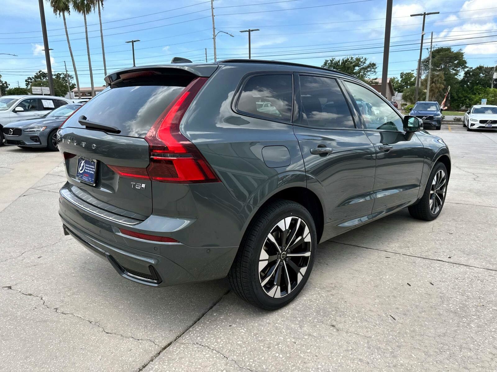 2026 Volvo XC60 Hybrid T8 Plus photo 3