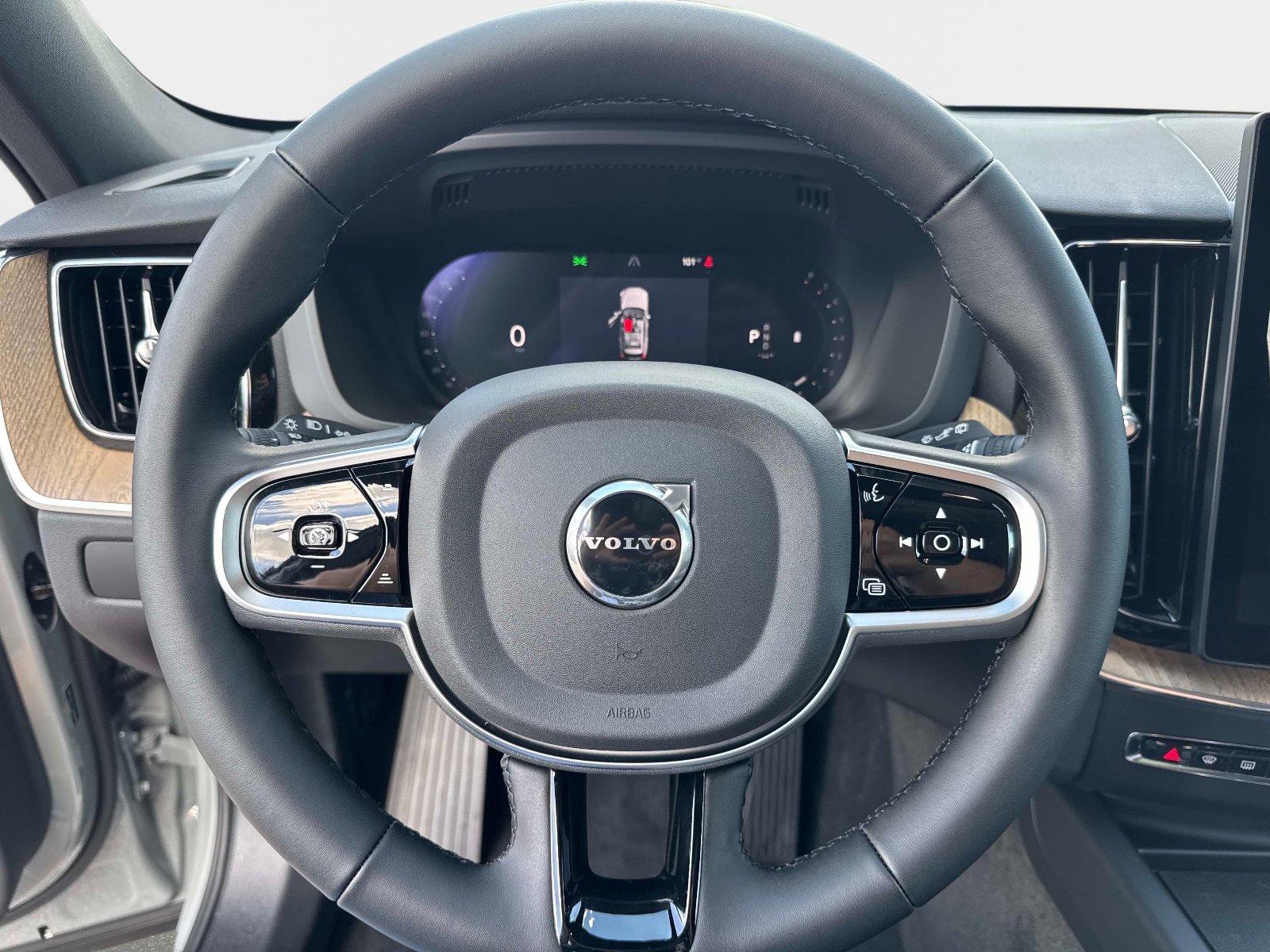 2026 Volvo XC60 Plus - Photo 26