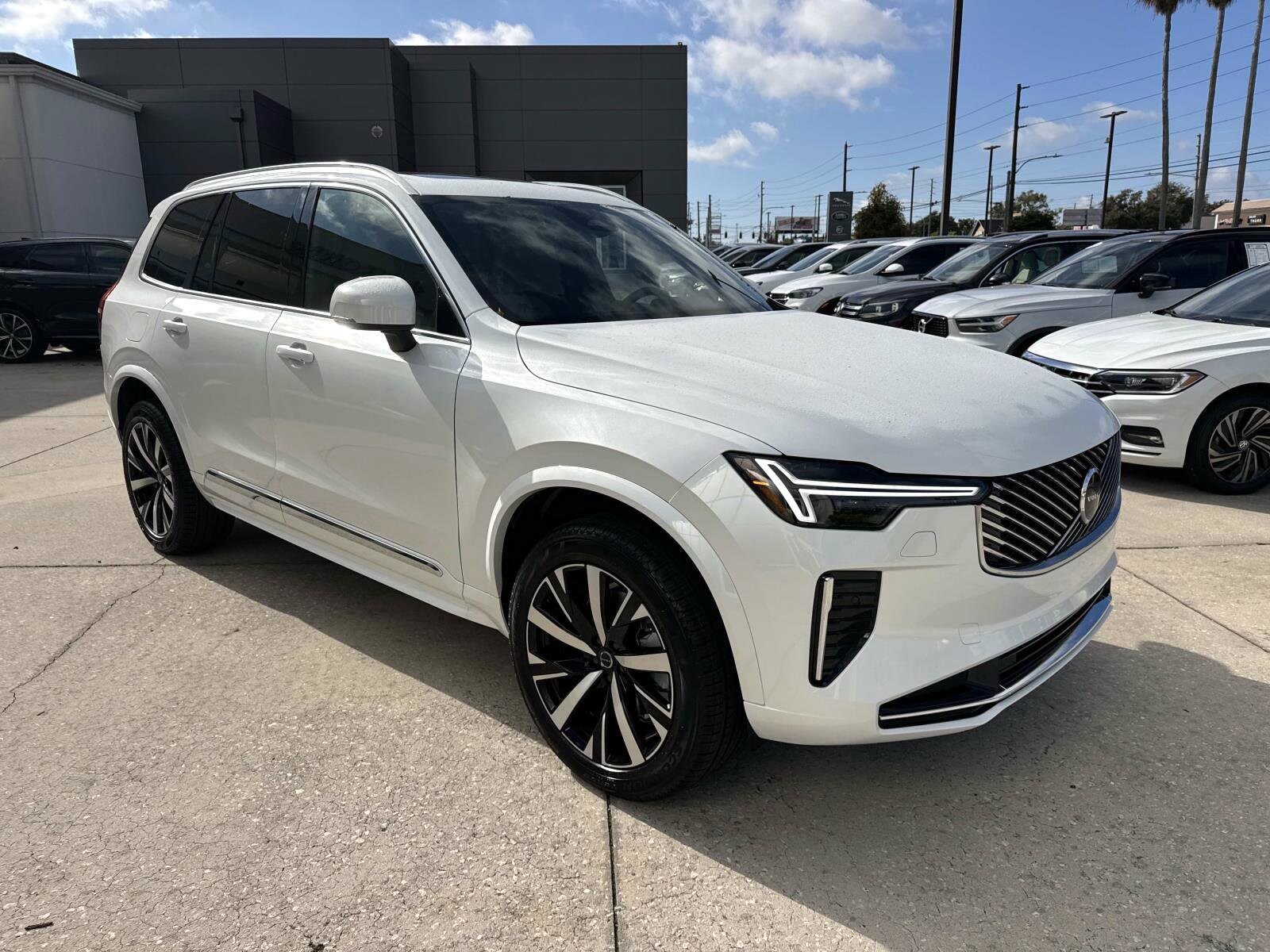 2026 Volvo XC90 B5 Core photo 2