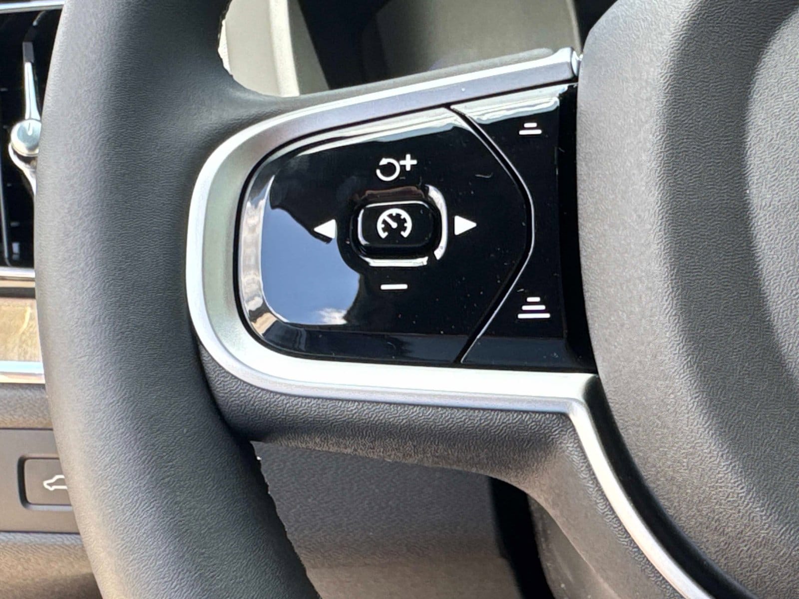 2026 Volvo XC60 Core - Photo 31