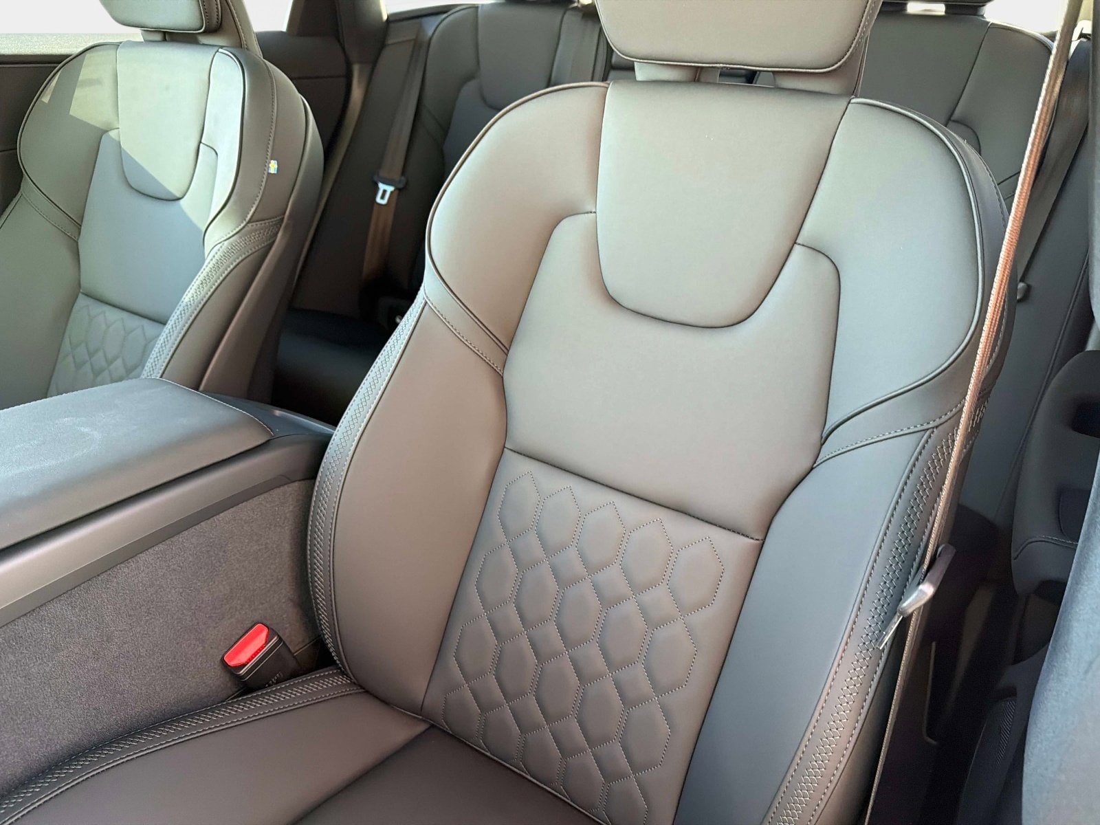 2026 Volvo XC60 Plus - Photo 16