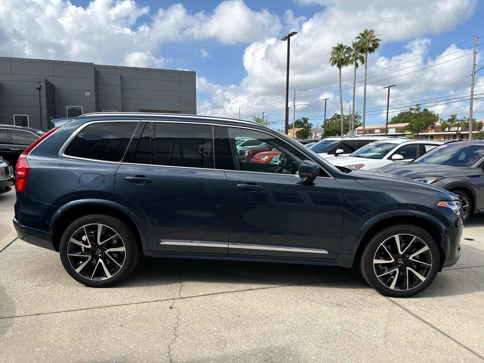 2025 Volvo XC90 B5 Plus photo 3