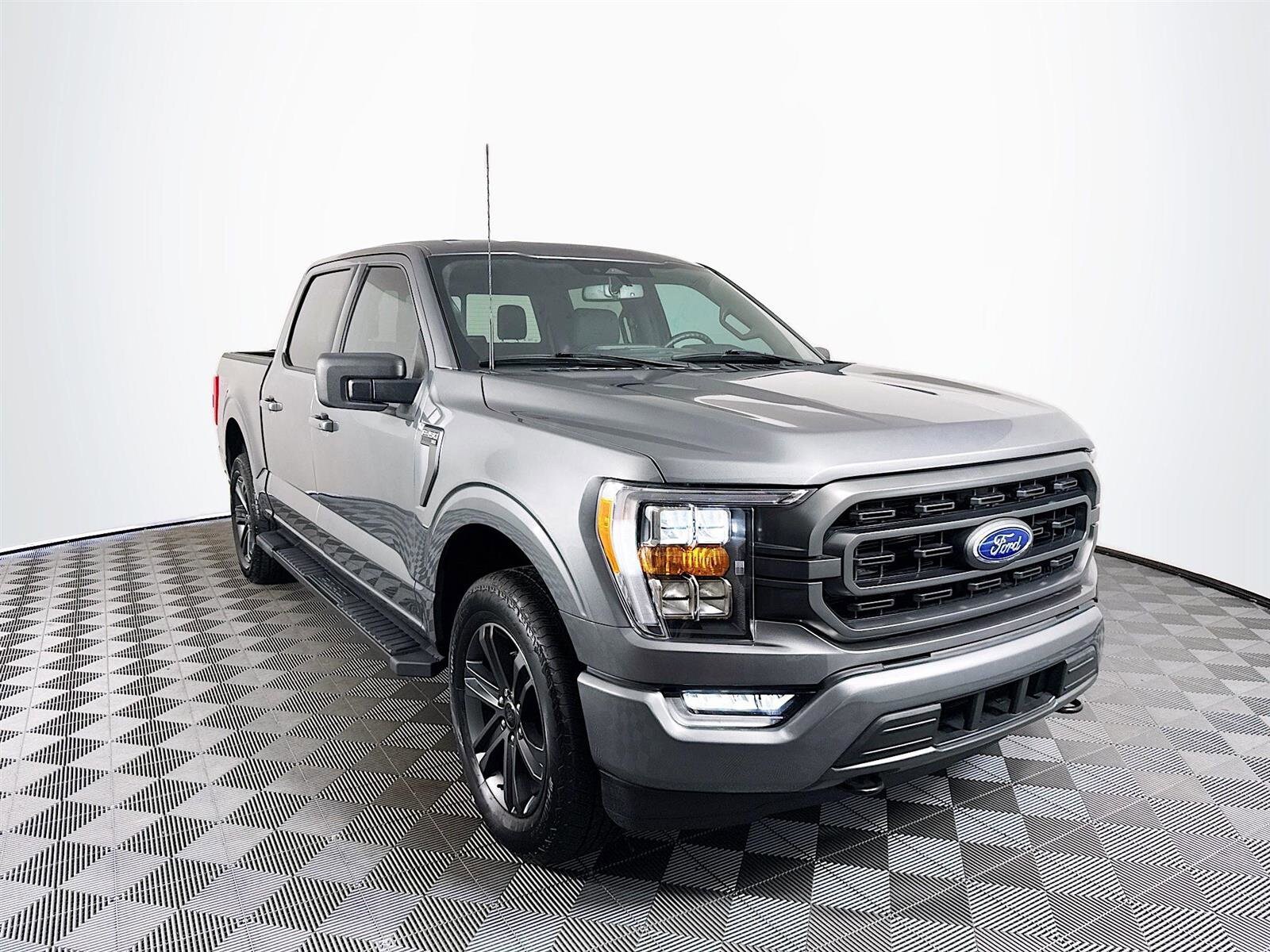 2023 Ford F-150 XLT photo 3