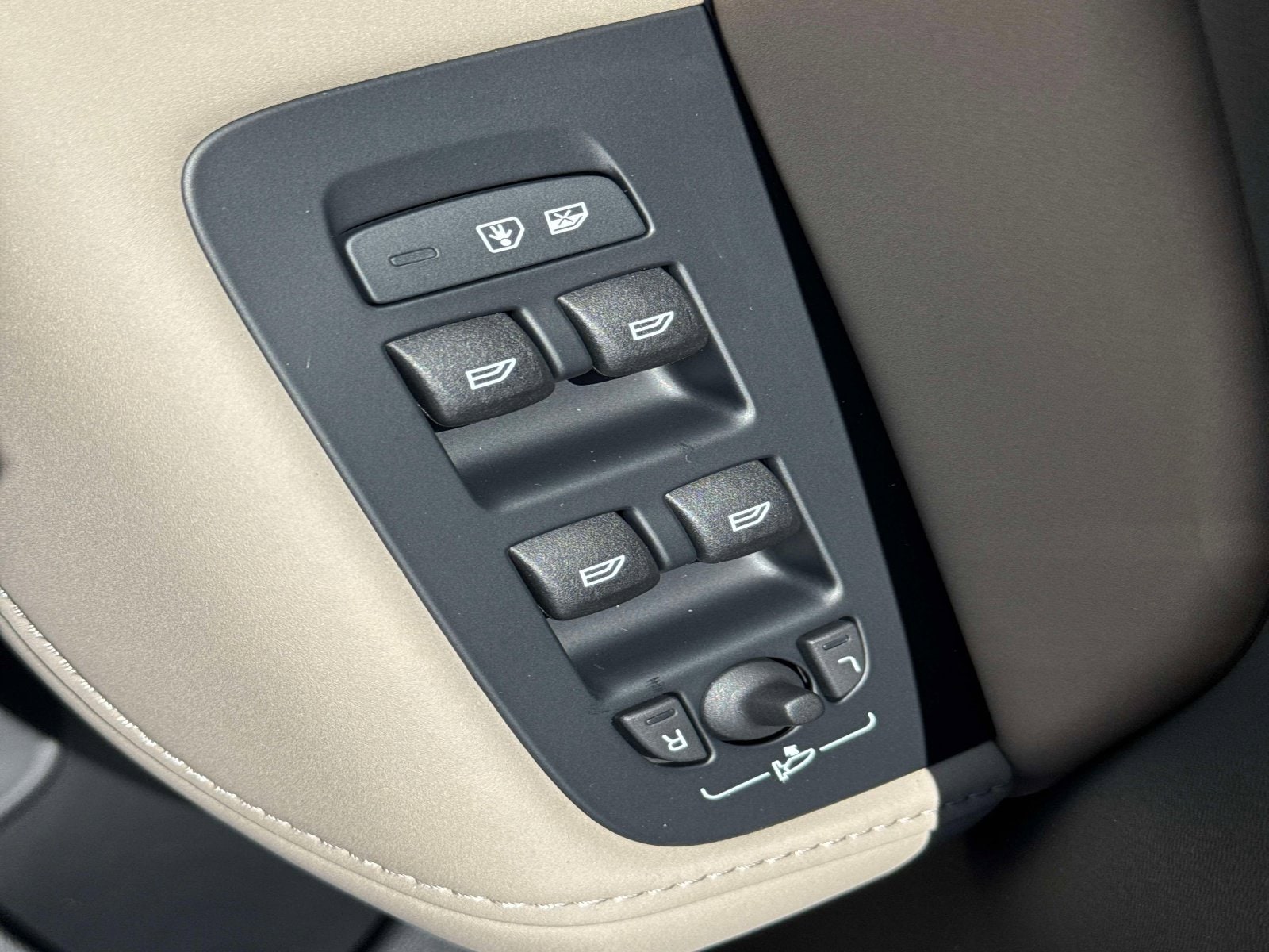 2026 Volvo XC60 Core - Photo 16