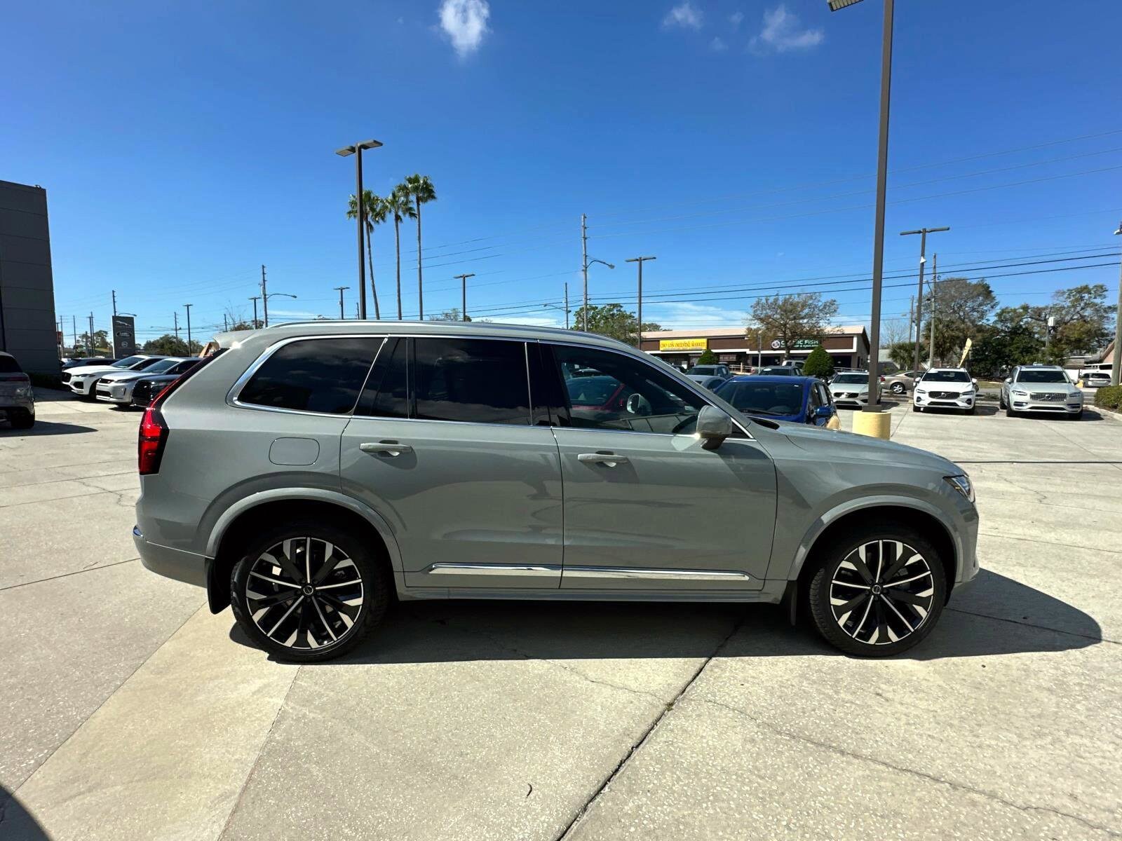 2025 Volvo XC90 T8 Core photo 2