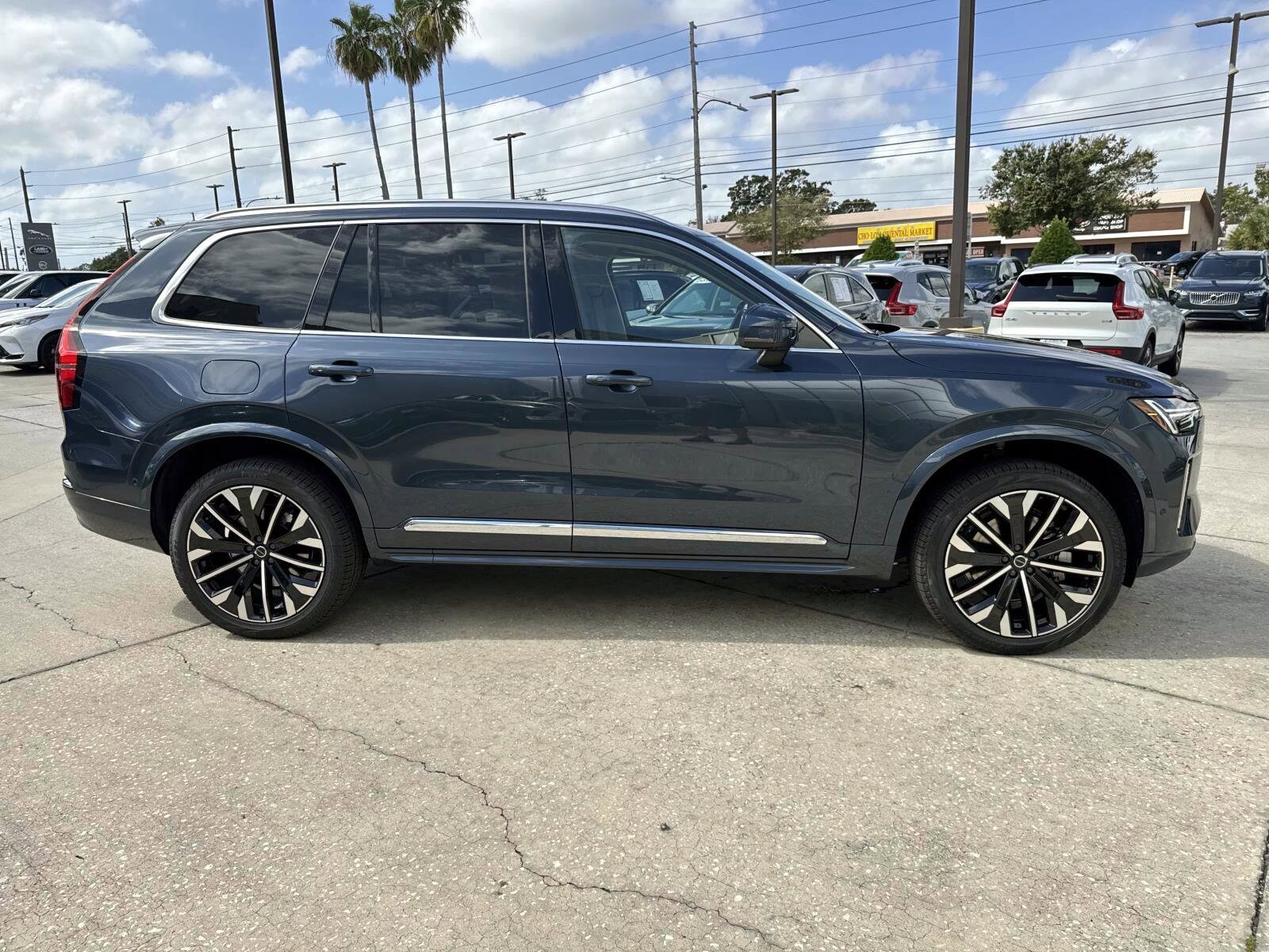 2026 Volvo XC90 photo 2
