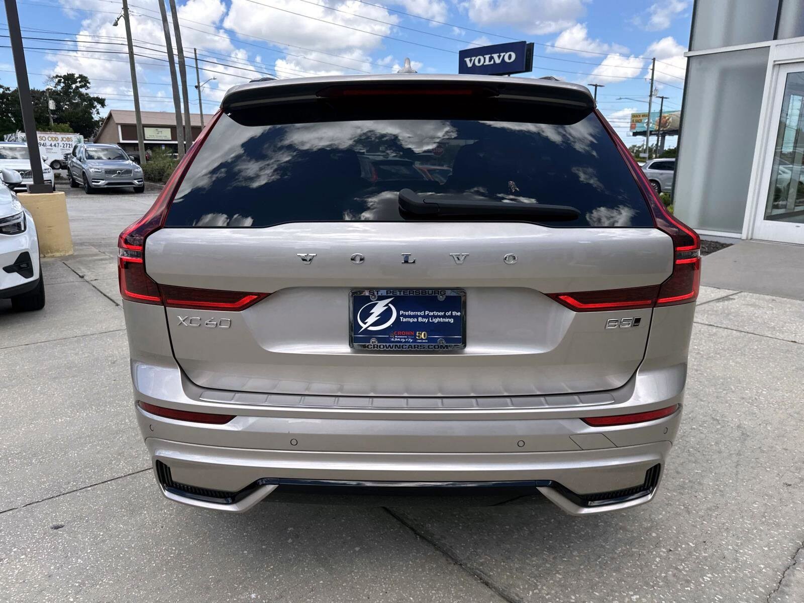 2026 Volvo XC60 B5 Plus photo 4