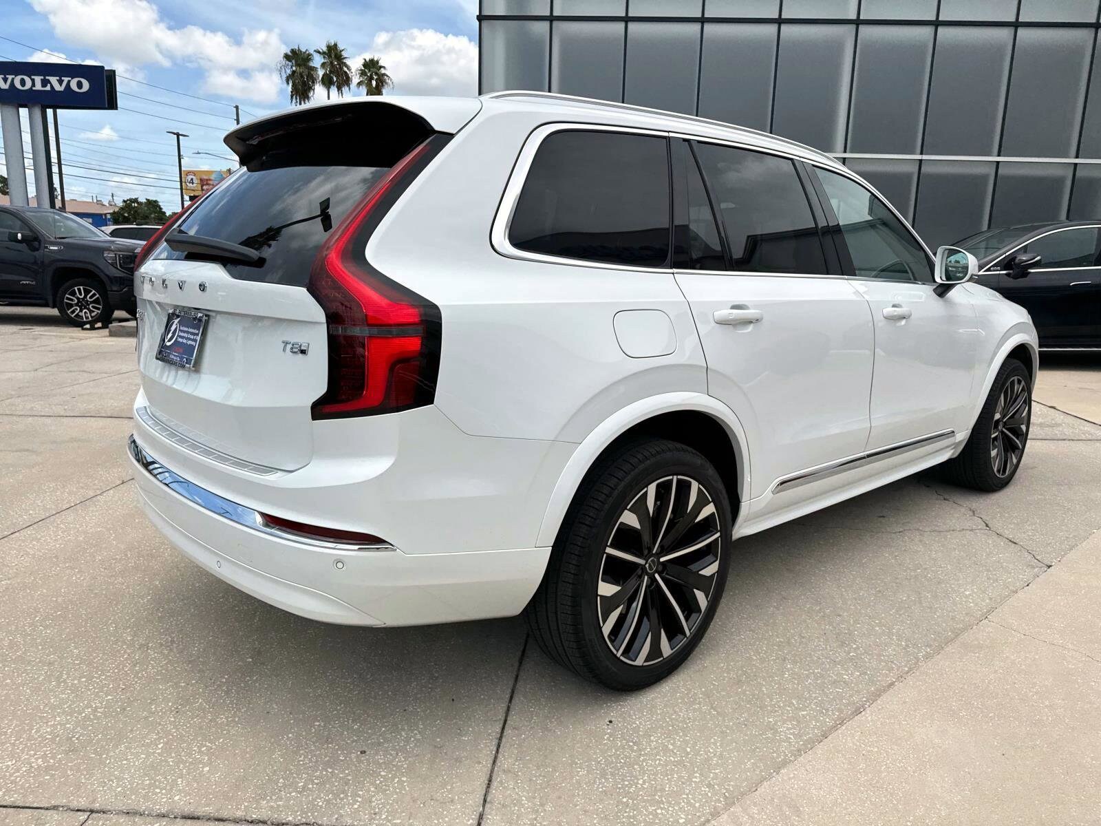 2026 Volvo XC90 T8 Core photo 4
