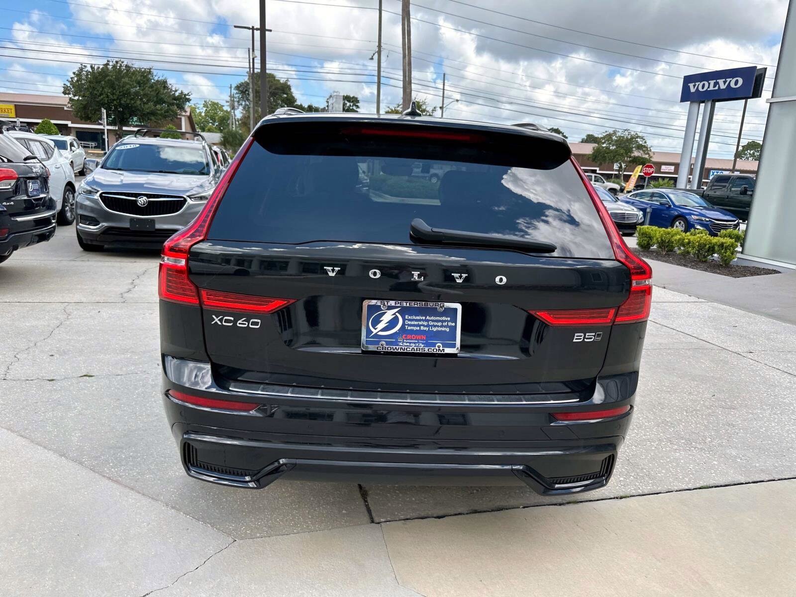 2025 Volvo XC60 B5 Core photo 4
