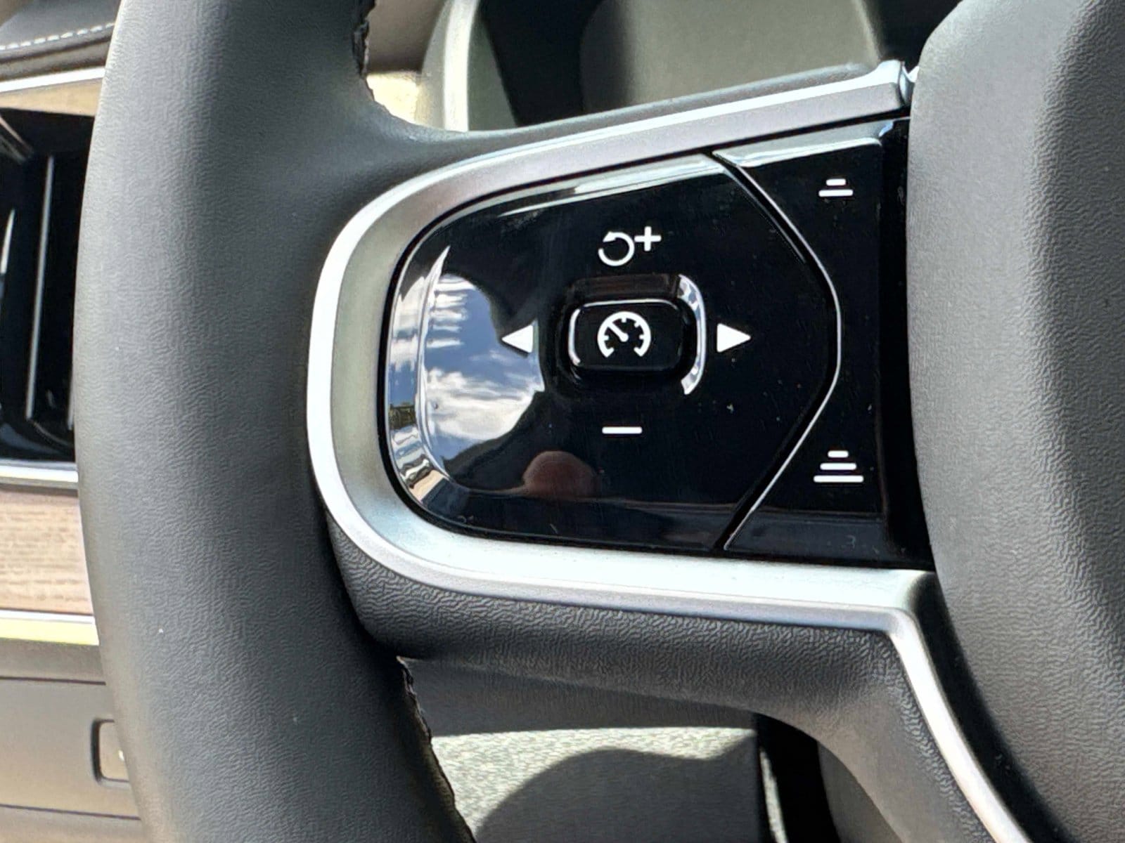 2026 Volvo XC90 Plus - Photo 31