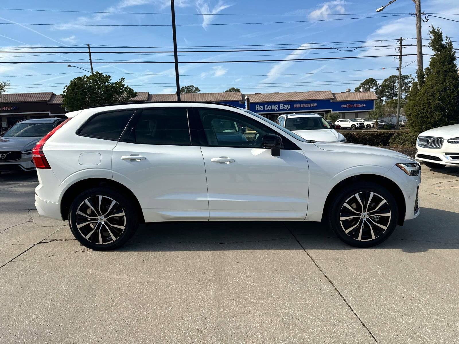 2025 Volvo XC60 B5 Plus photo 3