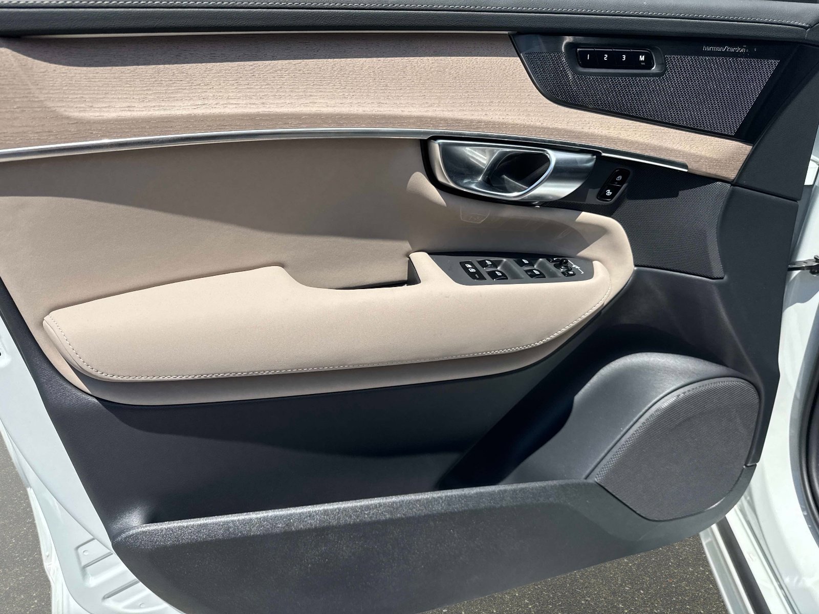 2026 Volvo XC90 Plus - Photo 15
