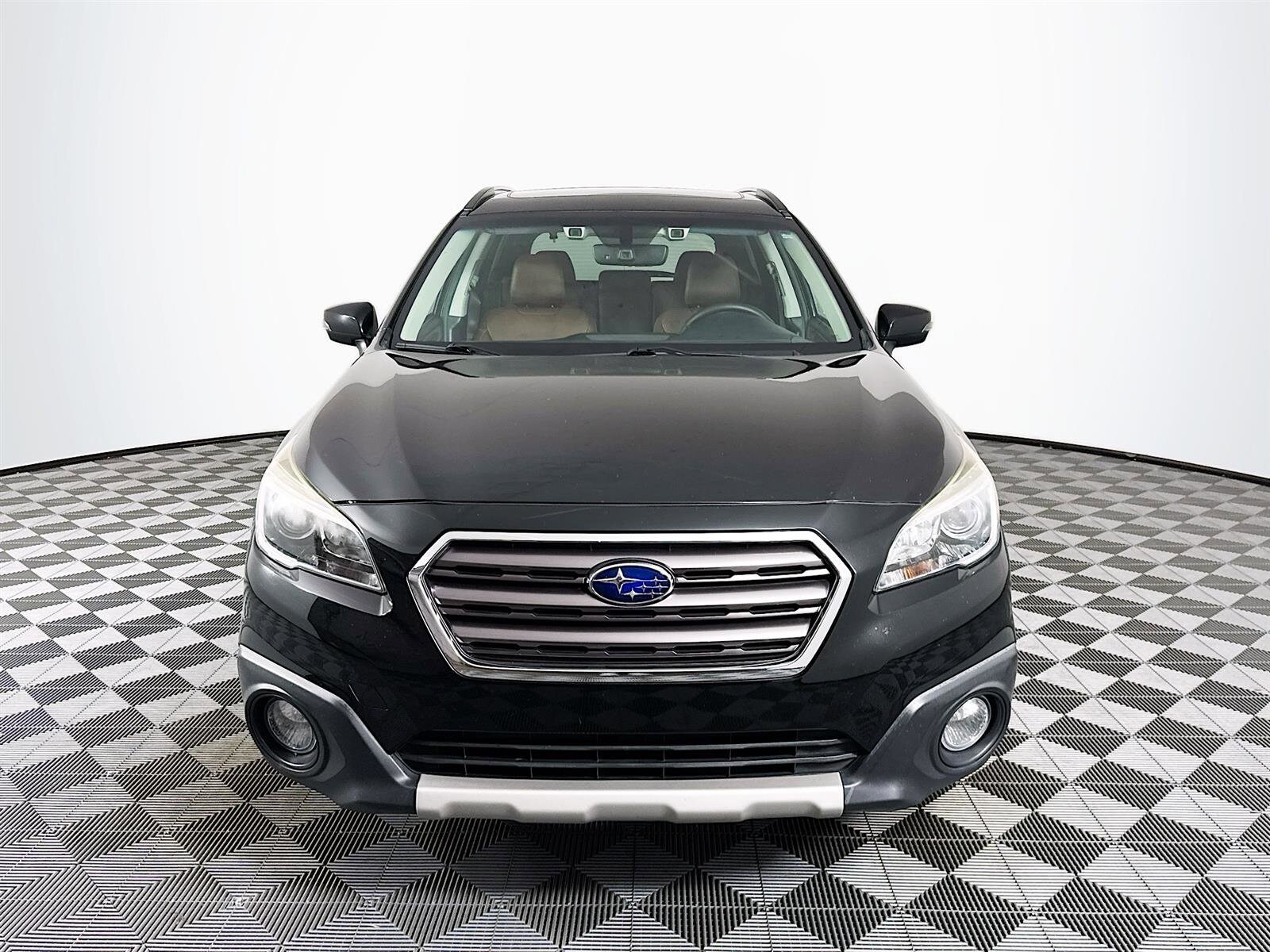 2017 Subaru Outback 3.6R Touring photo 2