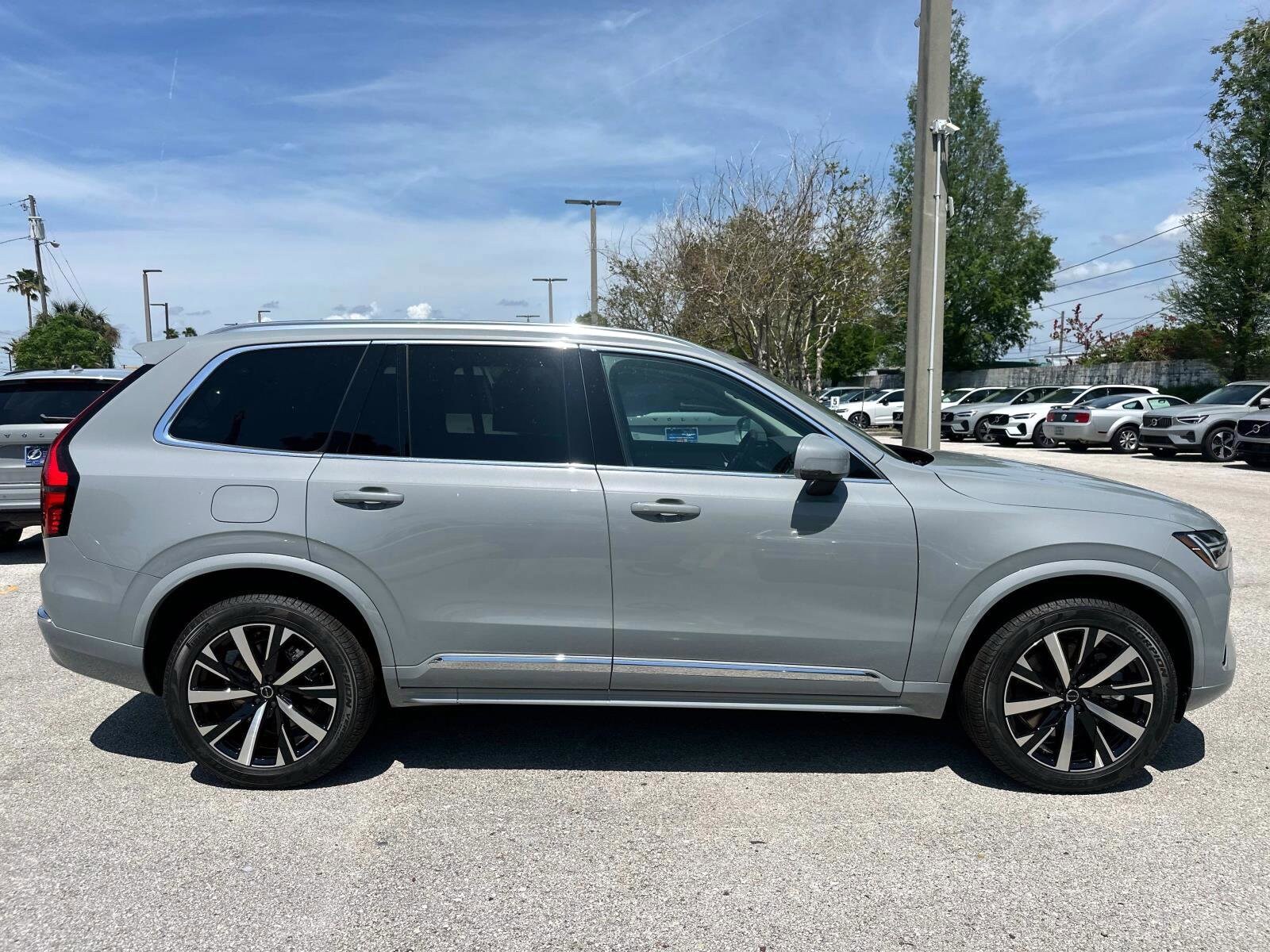 2025 Volvo XC90 T8 Core photo 3