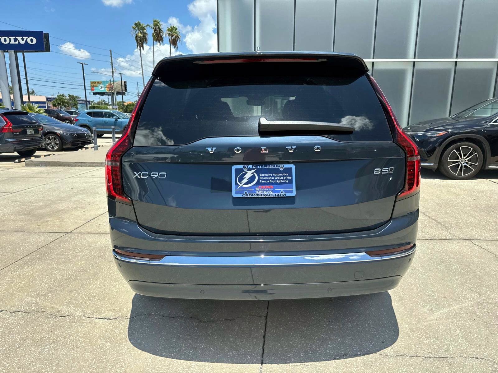 2026 Volvo XC90 B5 Core photo 4