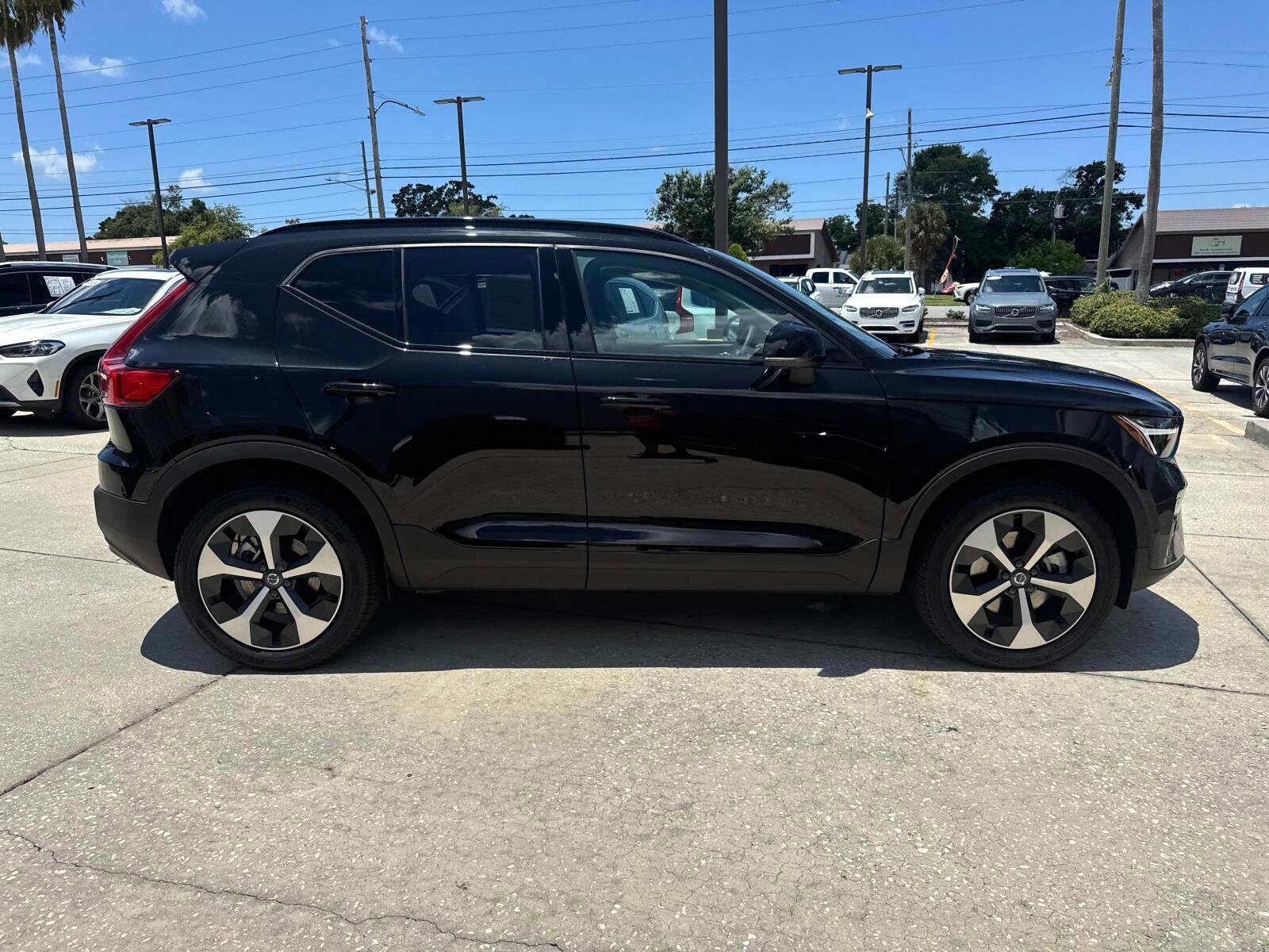 2026 Volvo XC40 Plus photo 2