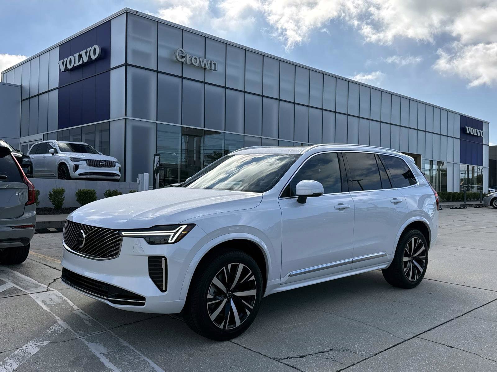 2026 Volvo XC90 Core's photo