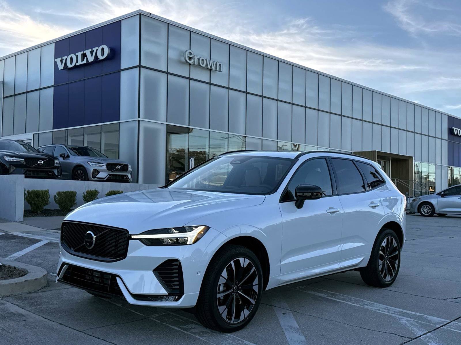 2026 Volvo XC60 Plus's photo