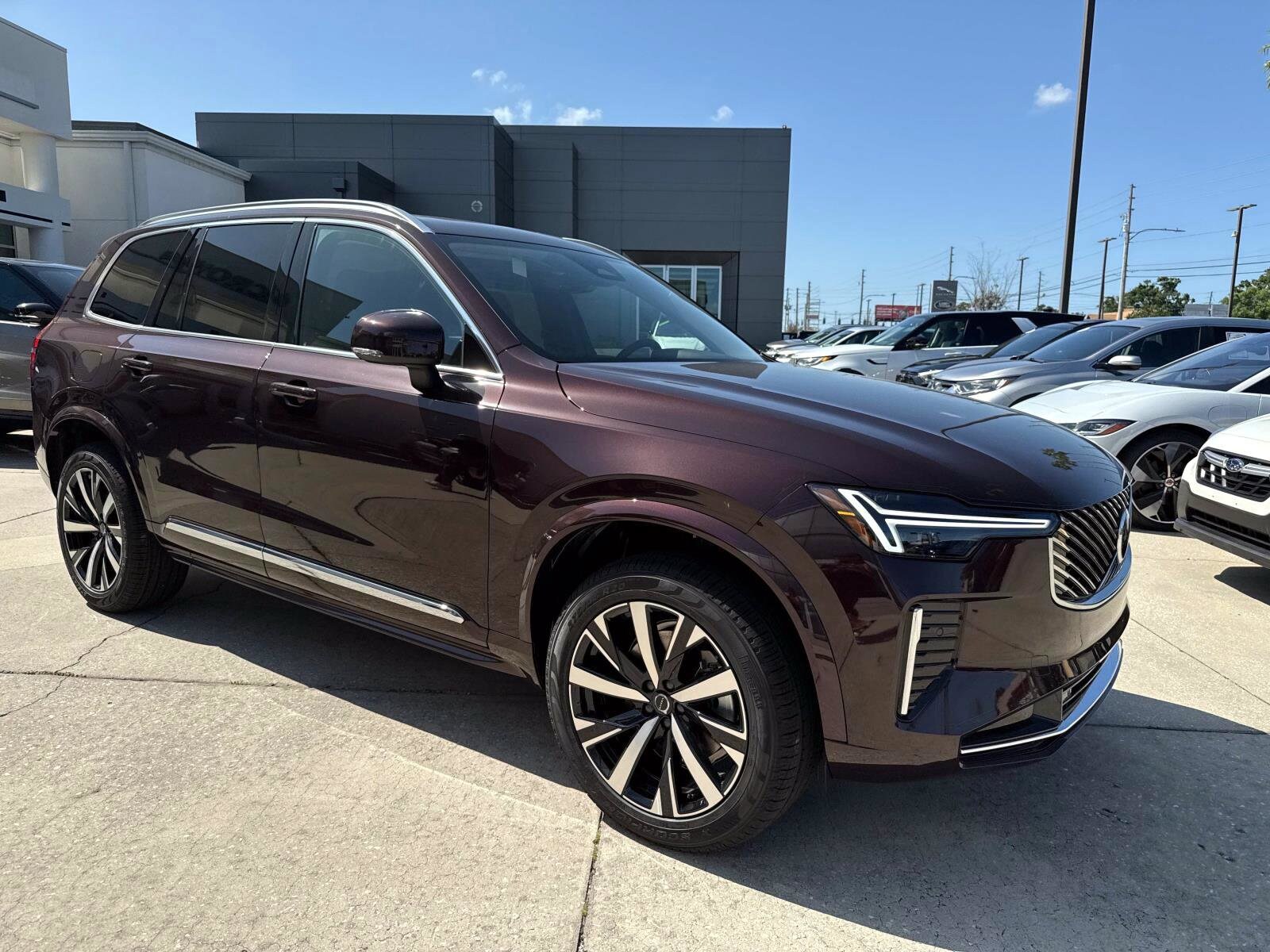 2025 Volvo XC90 B5 Core photo 2