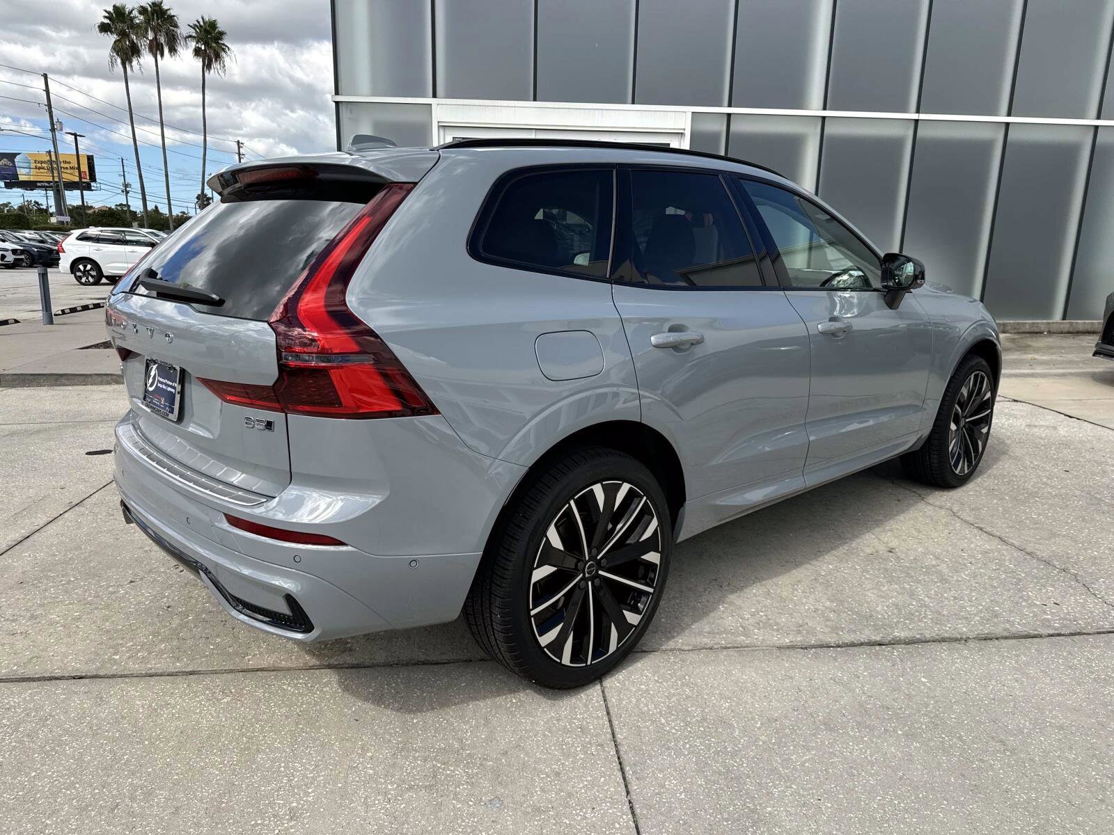 2026 Volvo XC60 B5 photo 3