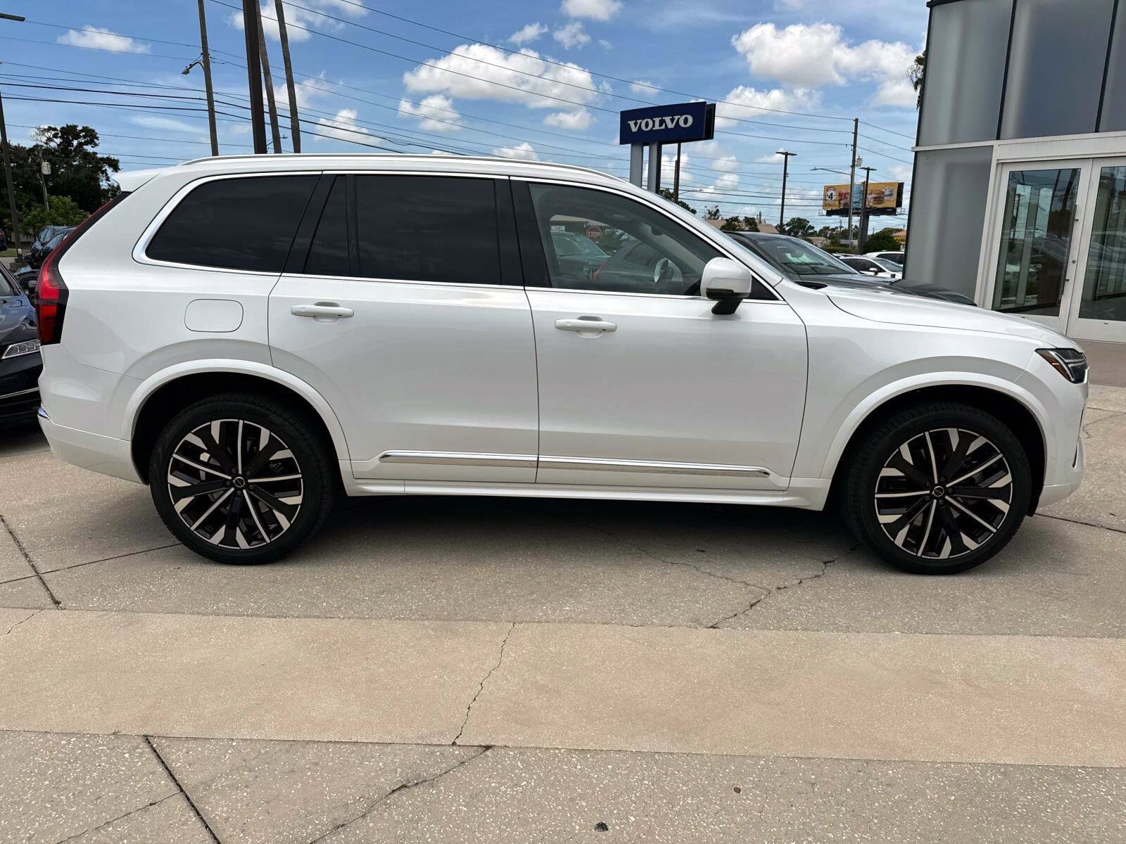 2026 Volvo XC90 T8 Core photo 3