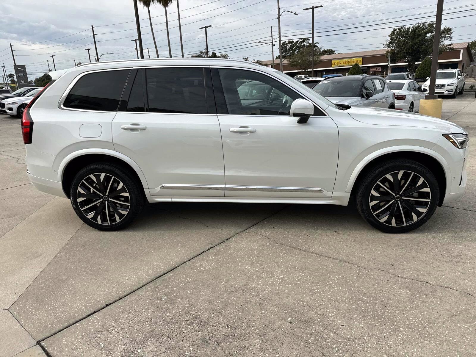 2026 Volvo XC90 Plus photo 2