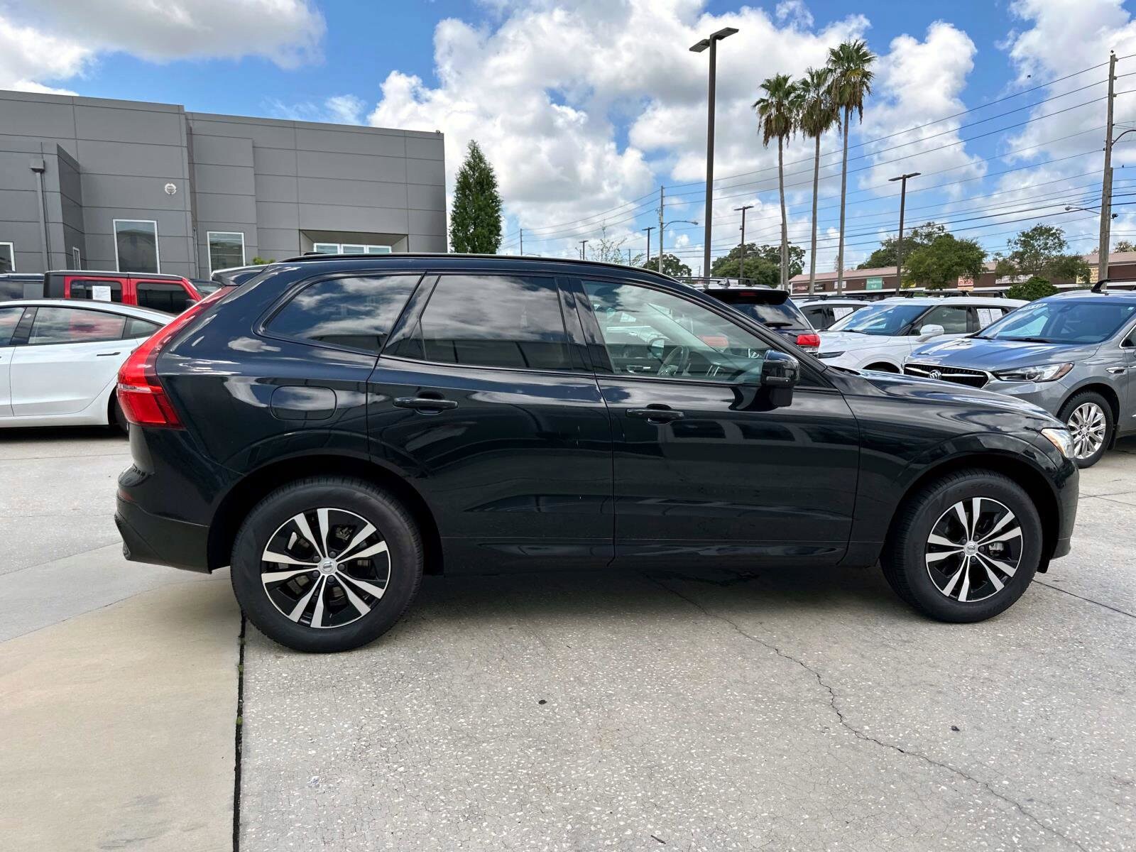 2025 Volvo XC60 B5 Core photo 2
