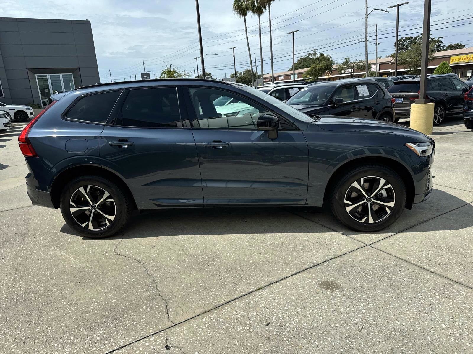 2026 Volvo XC60 B5 Core photo 2