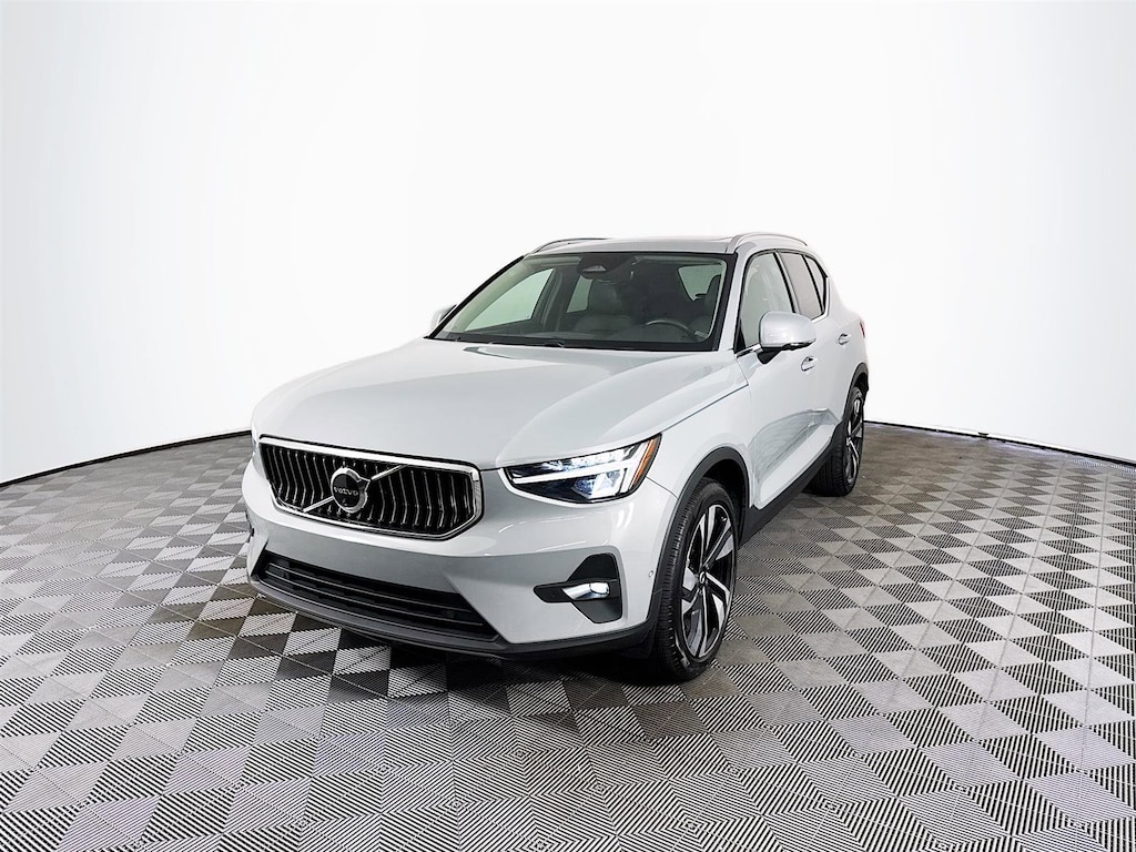 Used 2024 Volvo XC40 B5 Plus Bright SUV