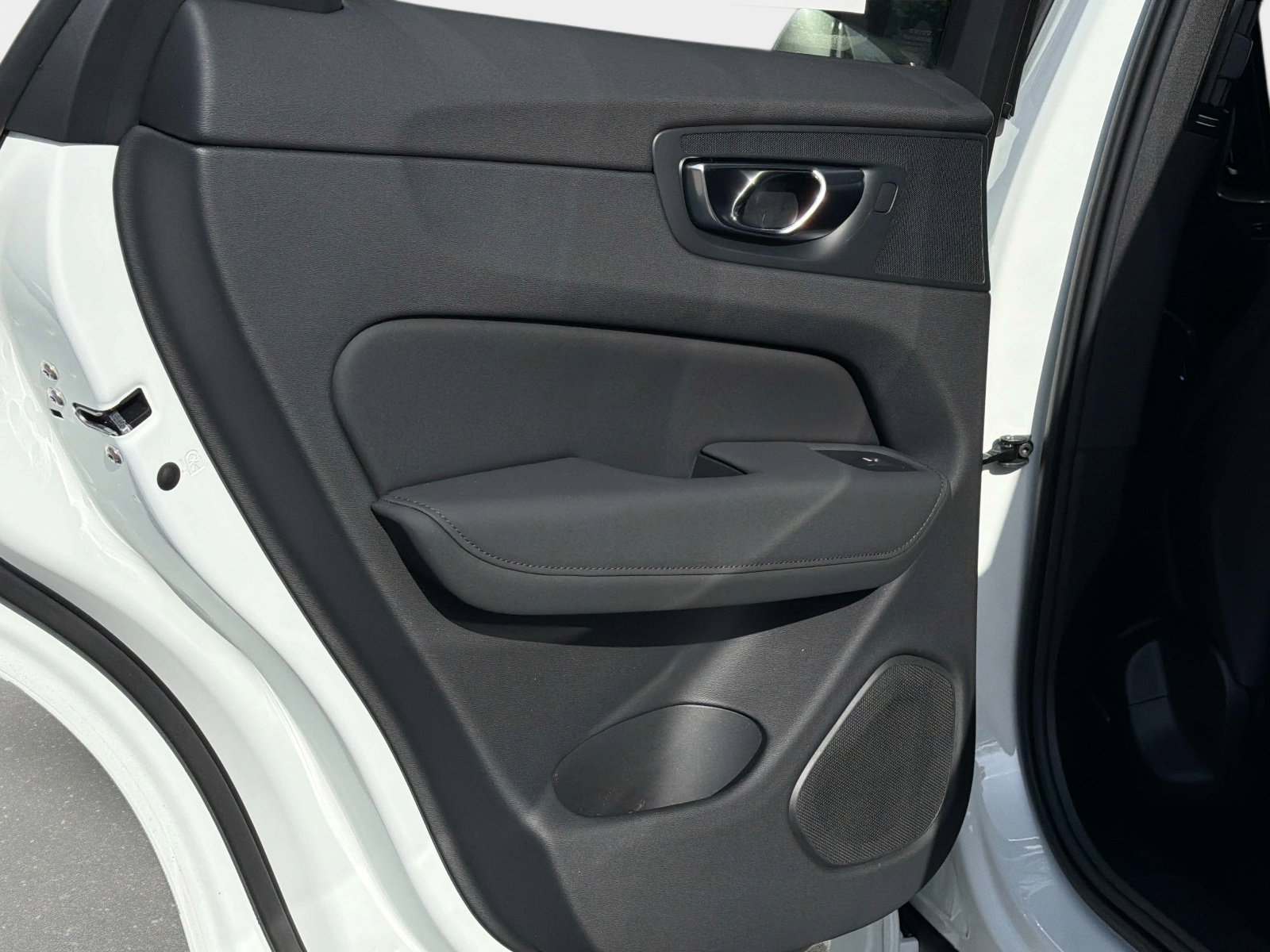 2026 Volvo XC60 Plus - Photo 10