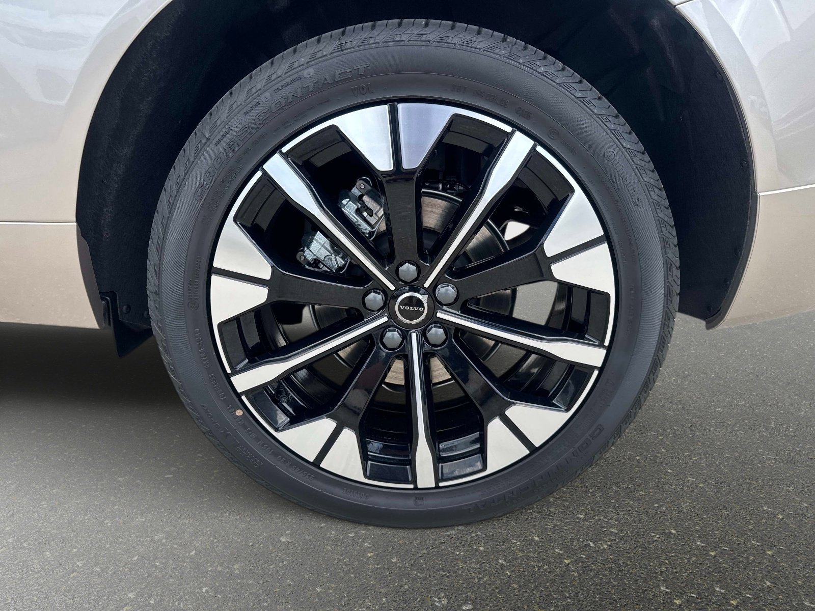 2026 Volvo XC60 Plus - Photo 10